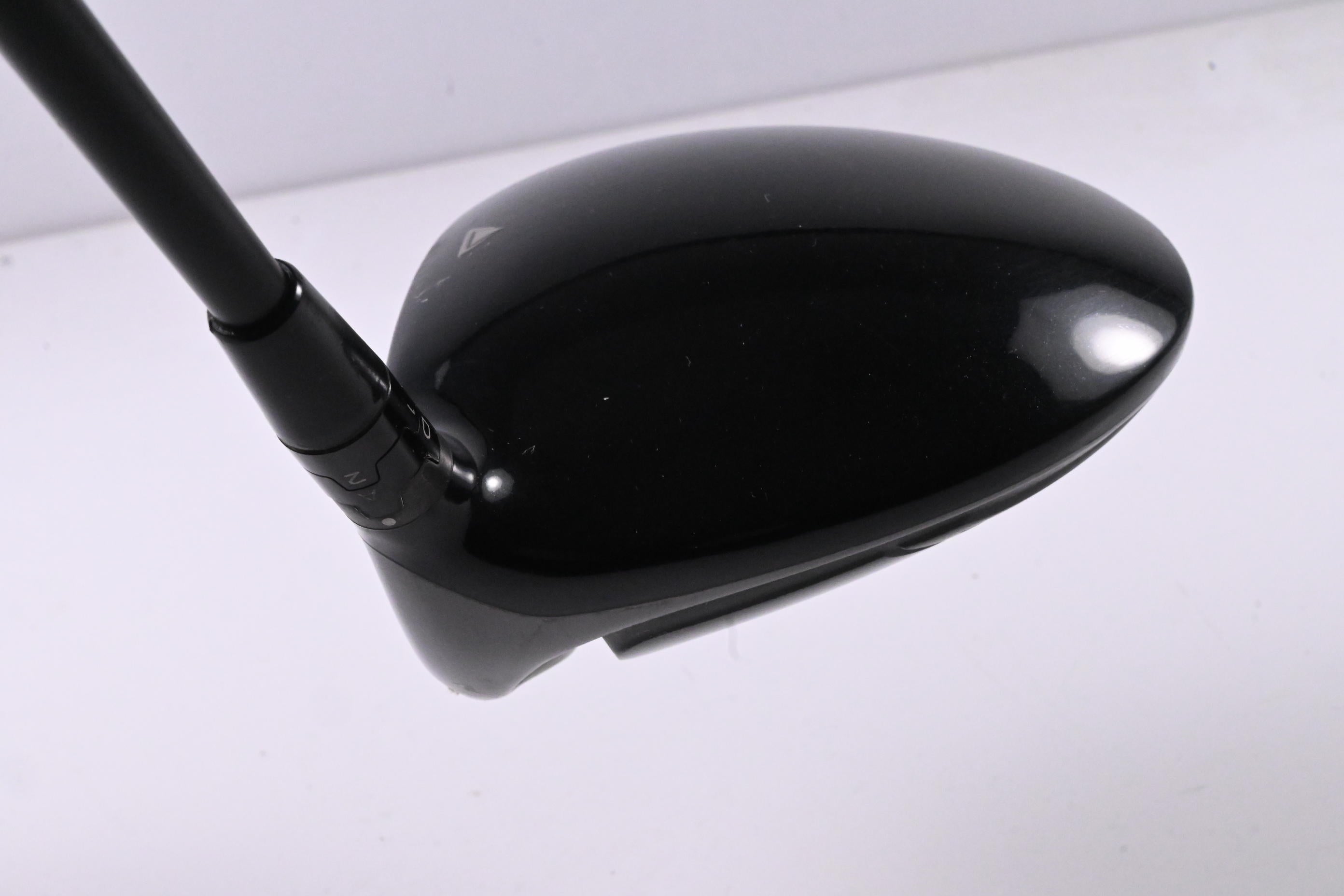 Titleist 915 D2 Driver / 10.5 Degree / X-Flex HZRDUS Black 75 Handcrafted Shaft