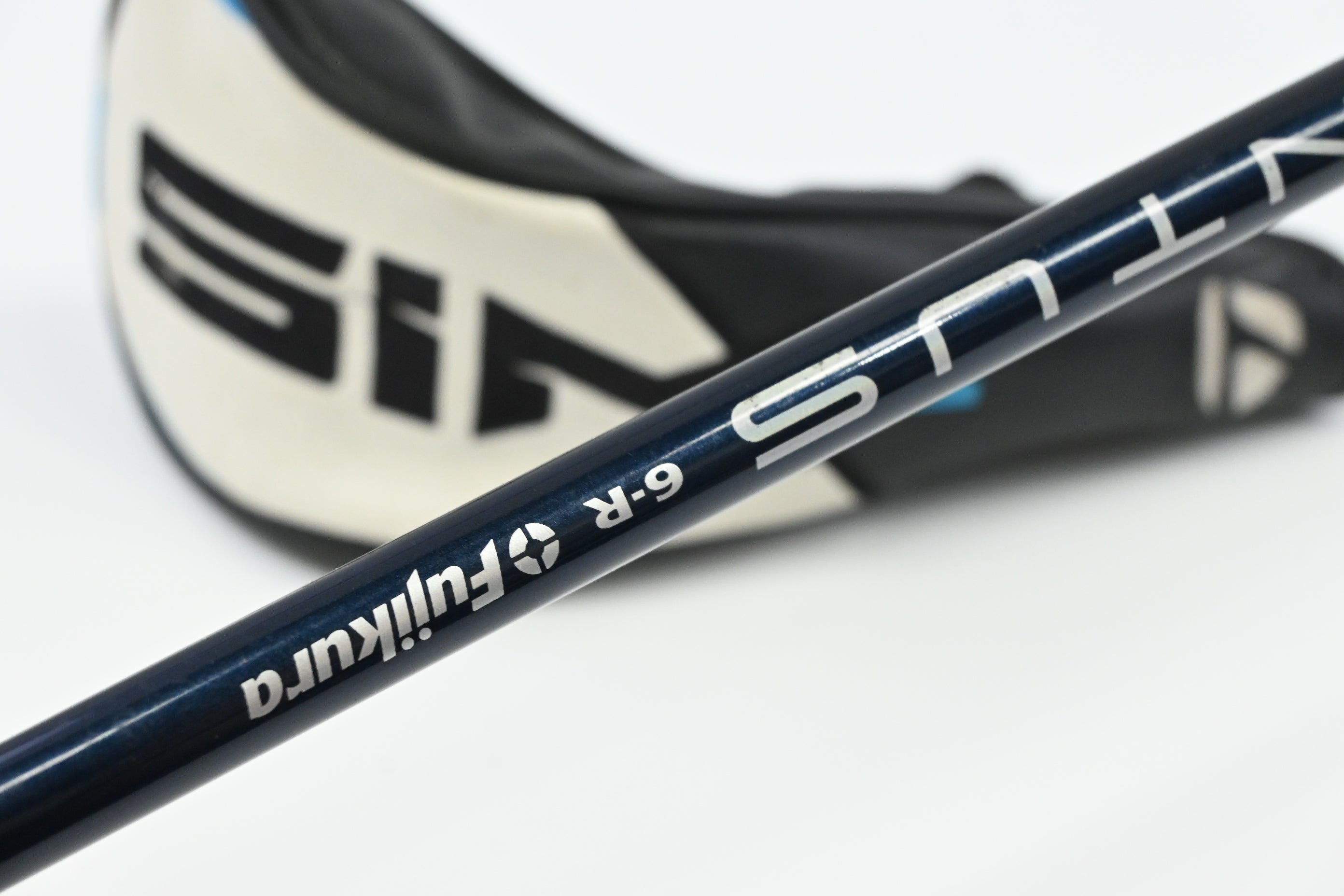 Taylormade SIM2 Max #4 Hybrid / 22 Degree / Regular Flex Fujikura Ventus Blue 6