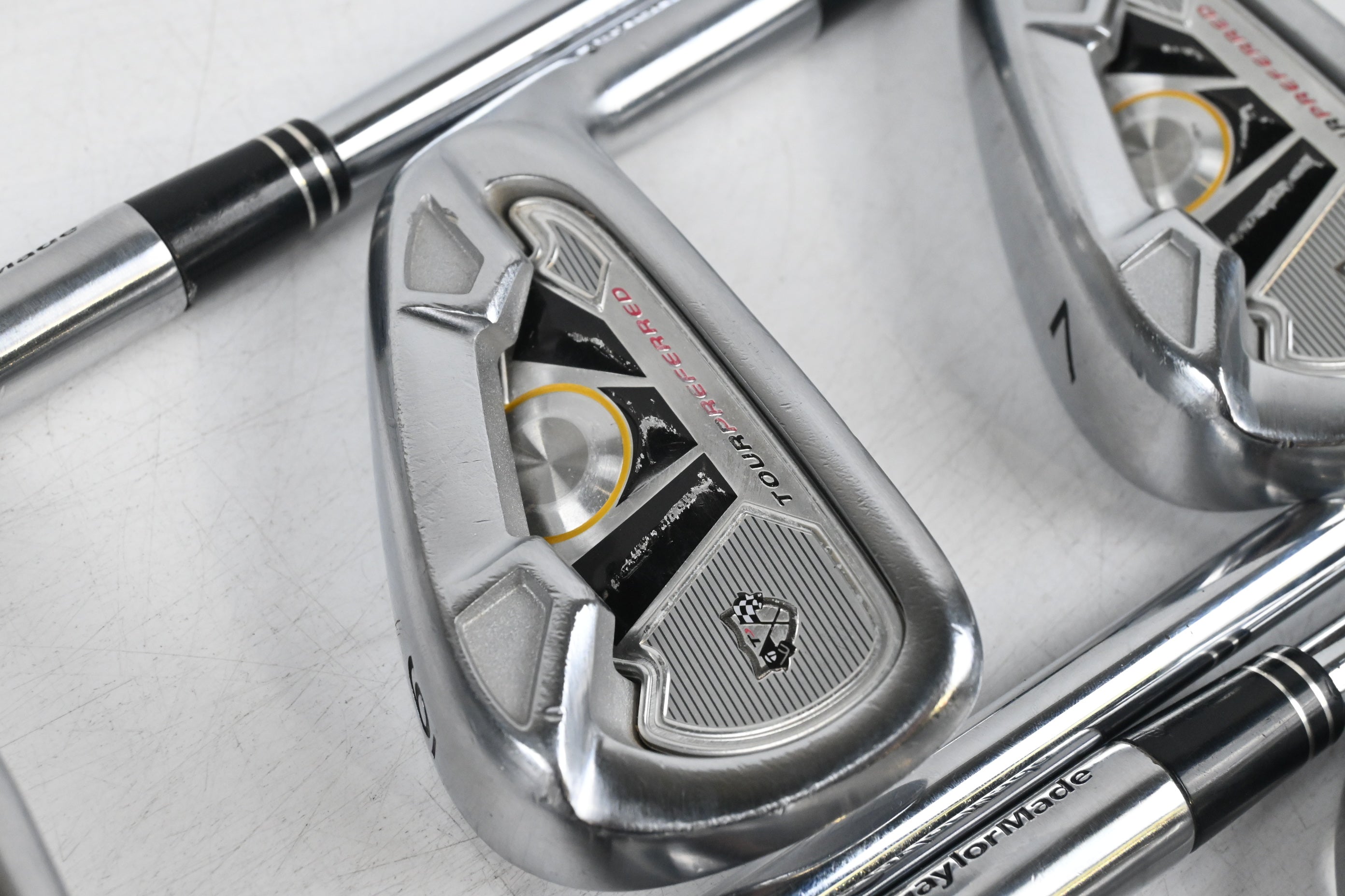 Taylormade Tour Preferred TP 2009 Irons / 5-PW / Regular Flex Dynamic Gold R300