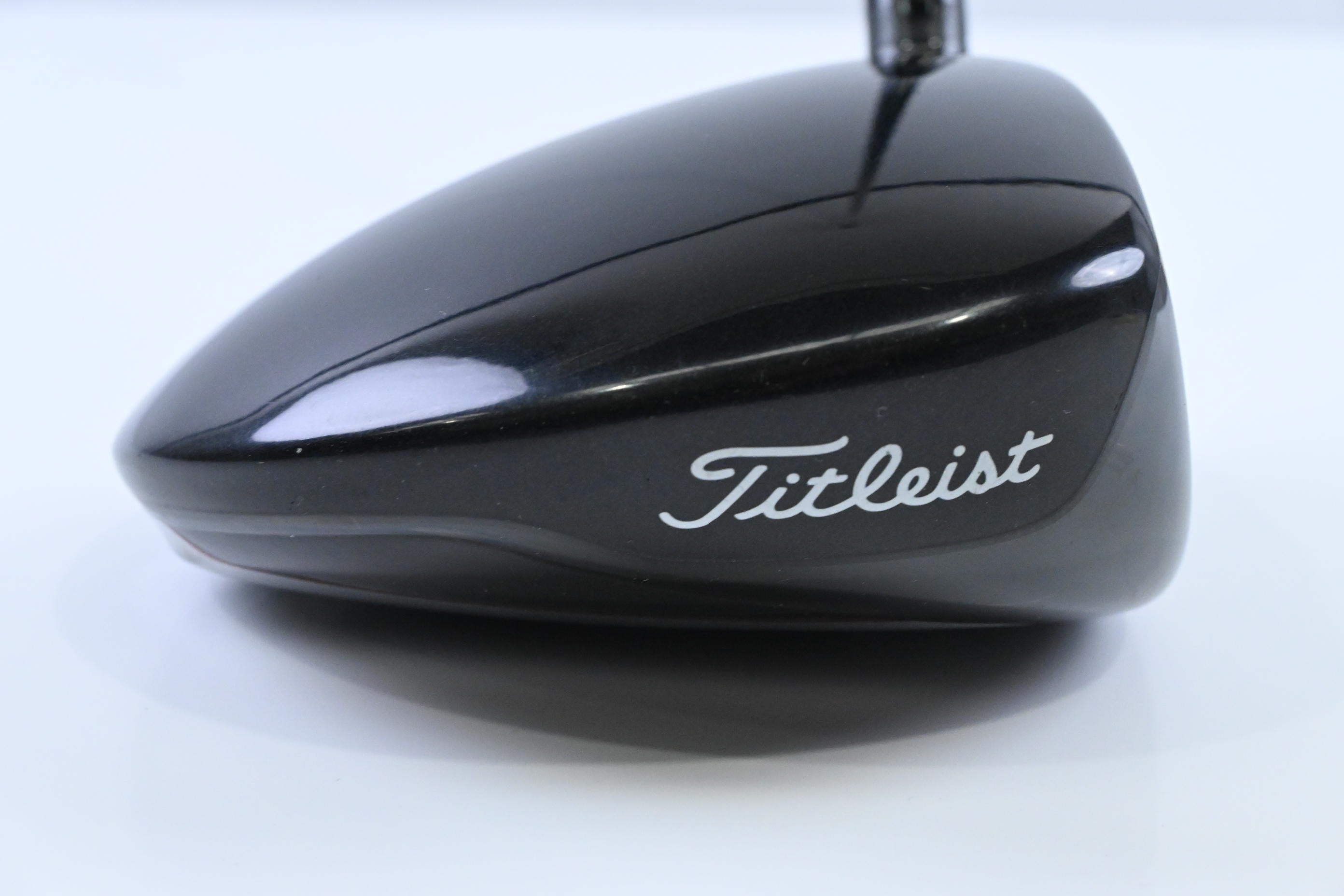 Titleist 913 D2 Driver / 8.5 Degree / Stiff Flex Tensei AV Raw White 65 Shaft