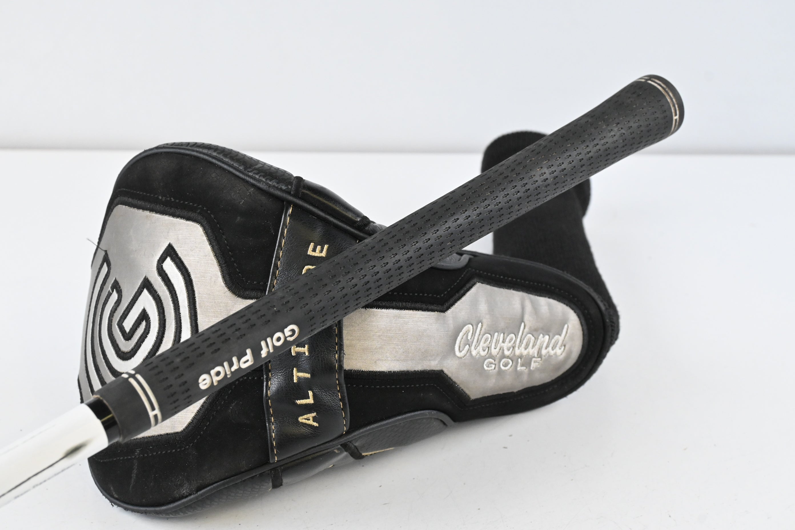 Cleveland 588 Altitude Driver / 9 Degree / Regular Flex Apollo Shadow Shaft