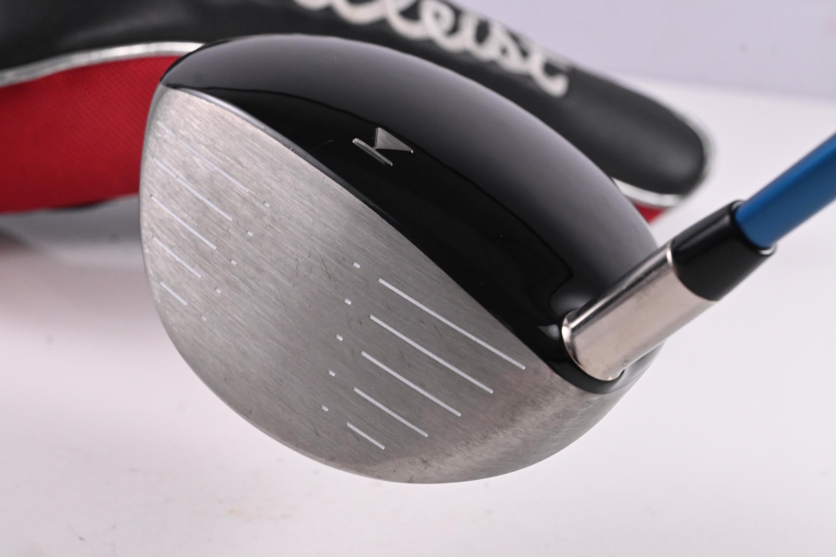 Titleist 907 D2 Driver / 10.5 Degree / Stiff Flex Aldila VS Proto Blue 65 Shaft