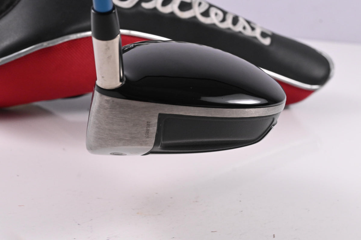 Titleist 907 D2 Driver / 10.5 Degree / Stiff Flex Aldila VS Proto Blue 65 Shaft