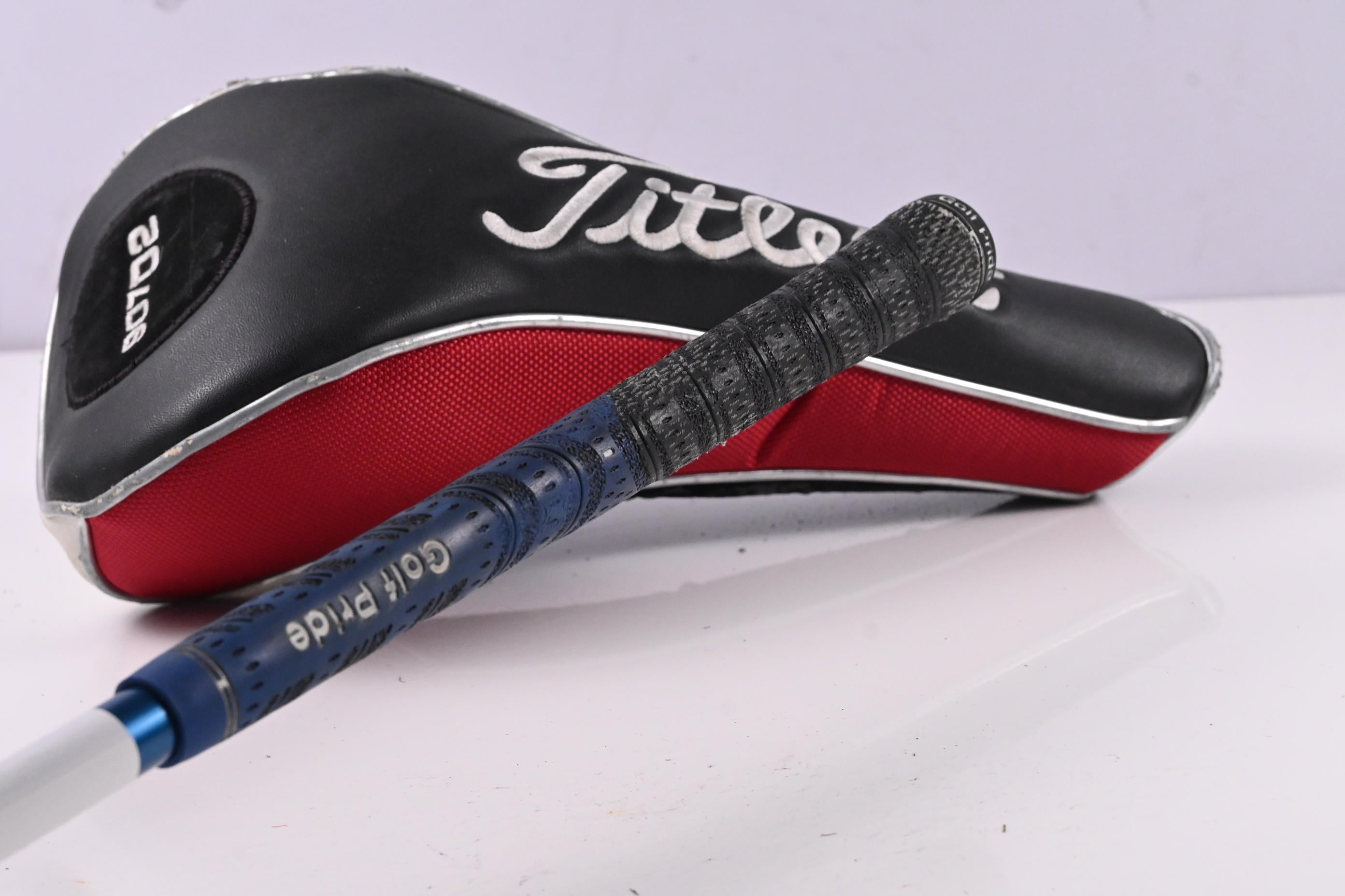 Titleist 907 D2 Driver / 10.5 Degree / Stiff Flex Aldila VS Proto Blue 65 Shaft
