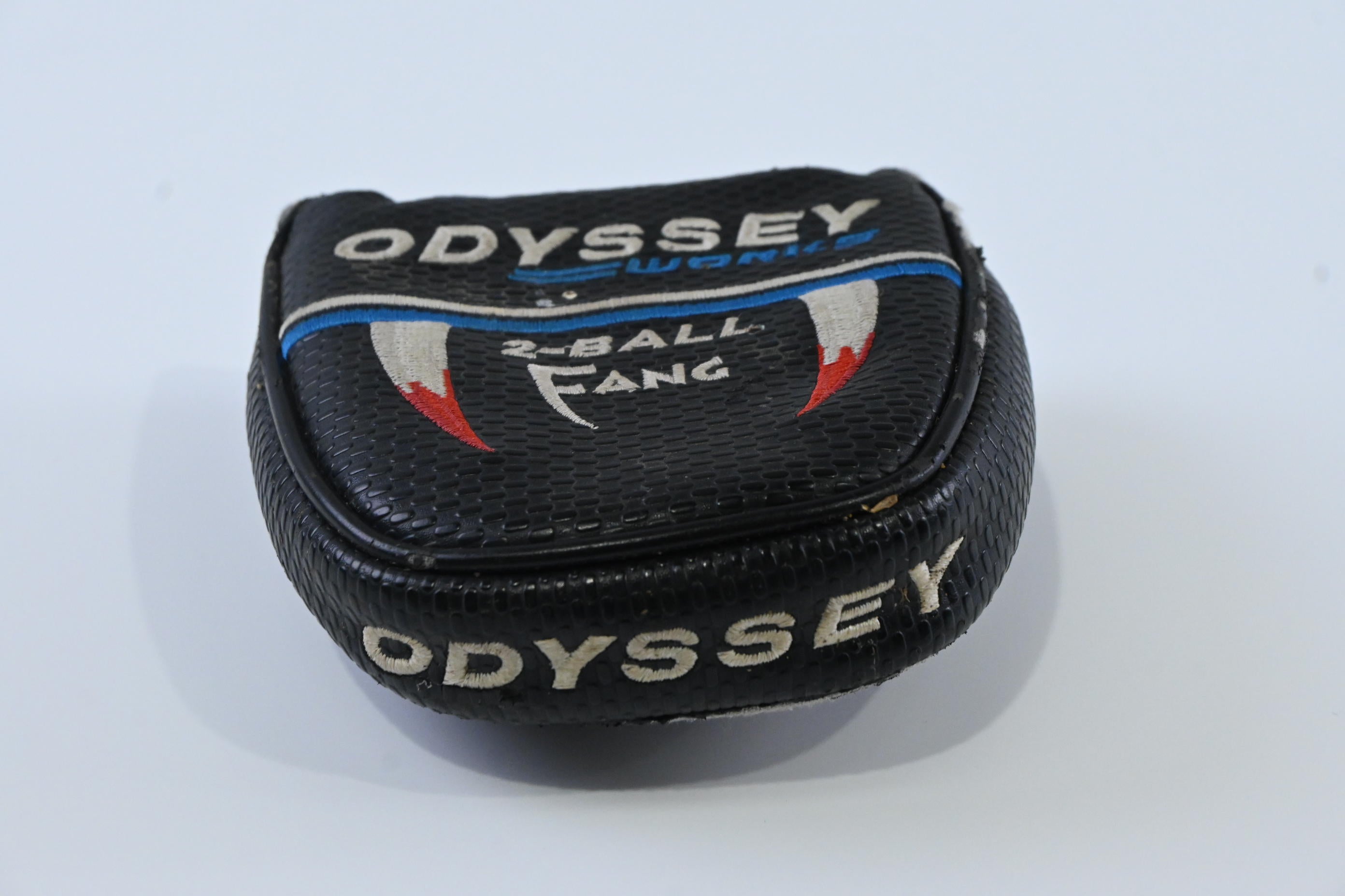 Odyssey Works Versa Tank 2 Ball Fang Putter / 38 Inch
