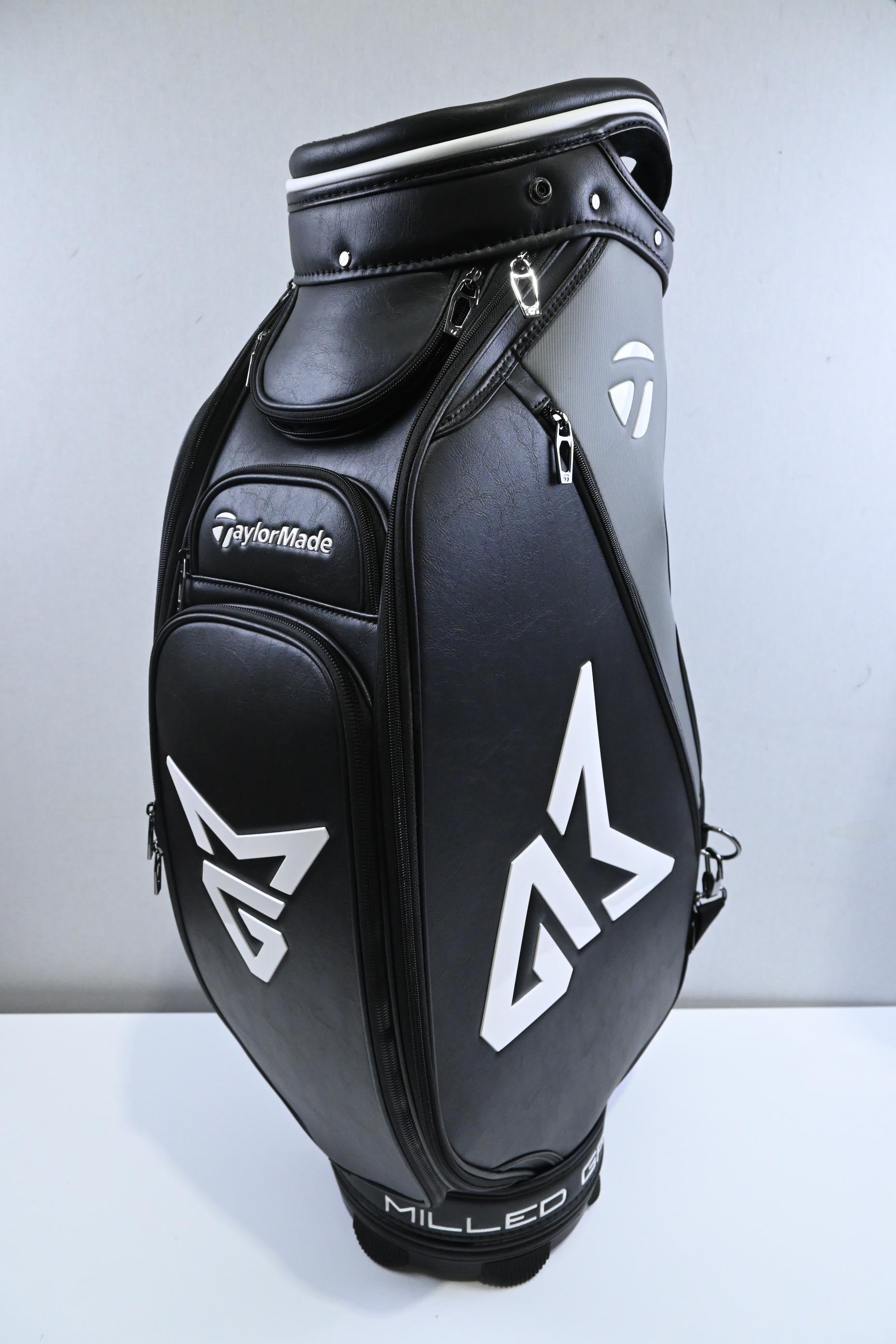 Taylormade MG Tour Bag / 6-Way Divider / Black, White