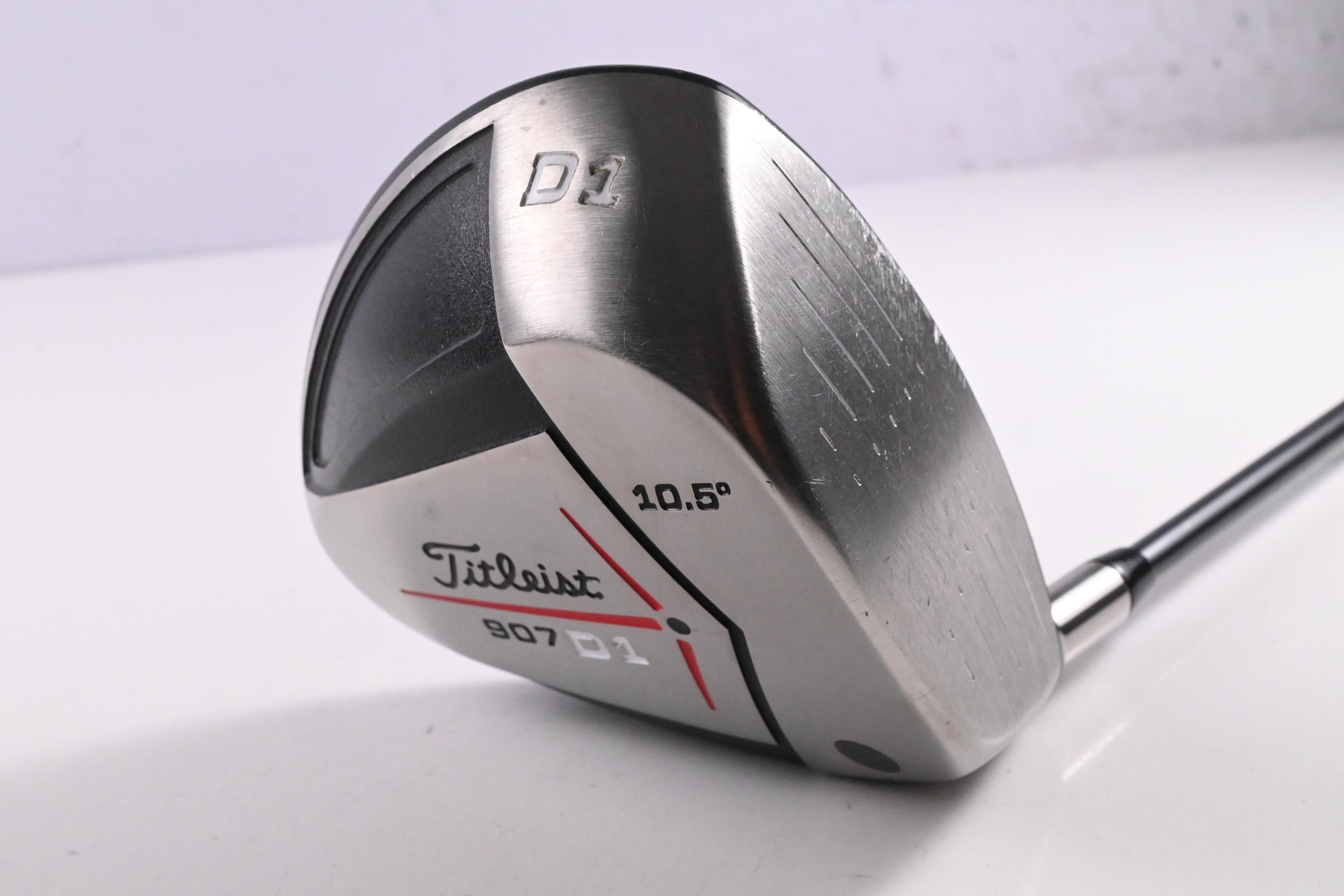 Titleist 907 D1 Driver / 10.5 Degree / Regular Flex Aldila Titleist 67 Shaft