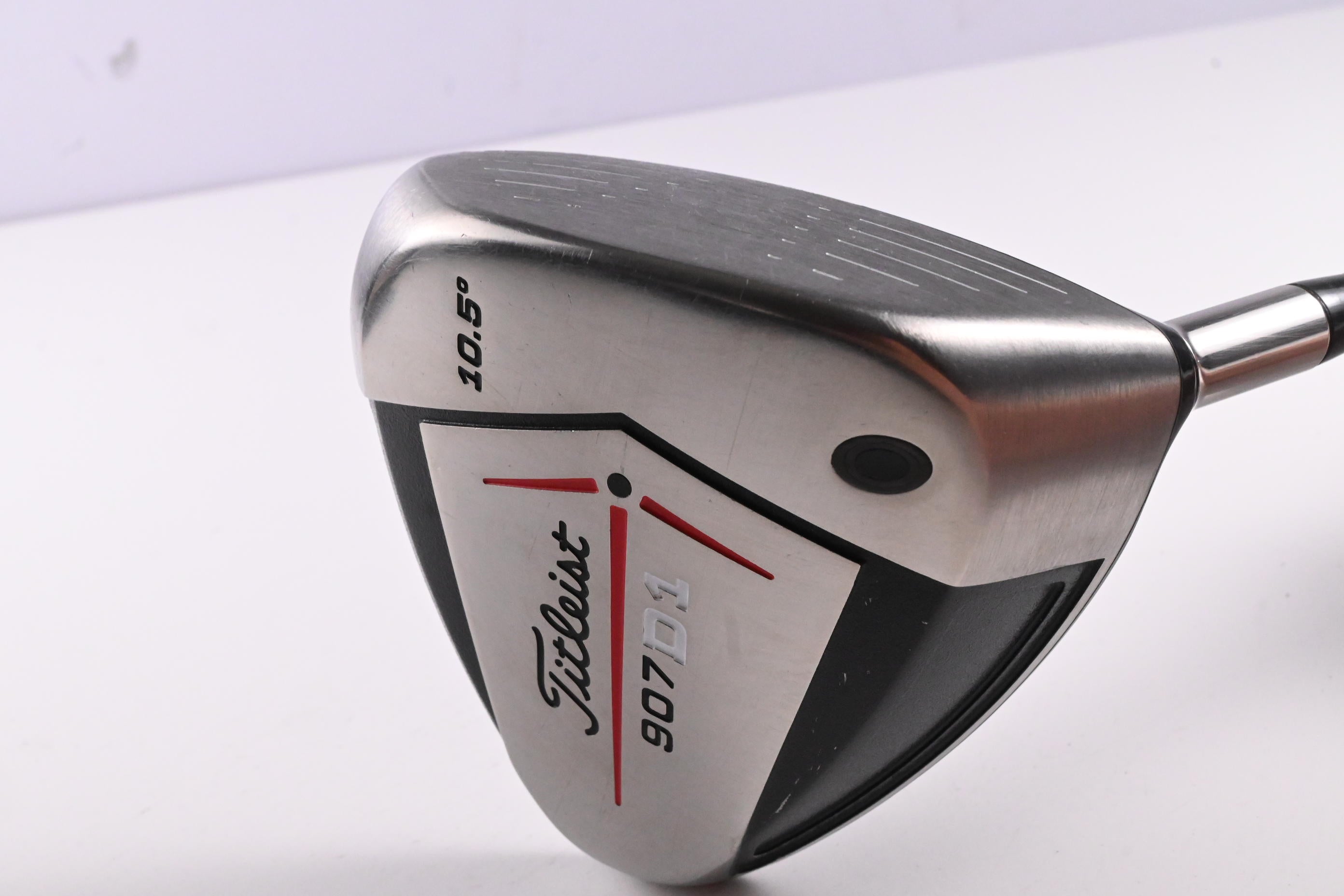 Titleist 907 D1 Driver / 10.5 Degree / Regular Flex Aldila Titleist 67 Shaft