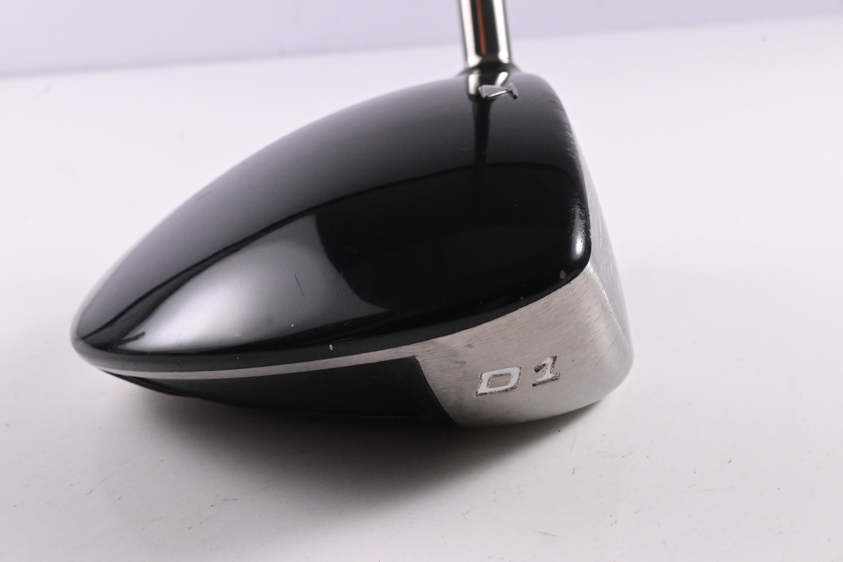 Titleist 907 D1 Driver / 10.5 Degree / Regular Flex Aldila Titleist 67 Shaft