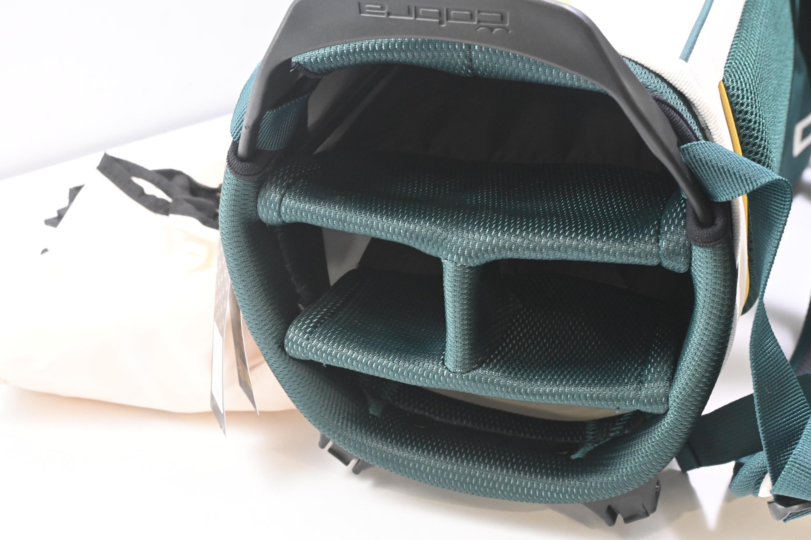 Cobra Ultralight 2 Stand Bag / 4-Way Divider / Green, White & Yellow