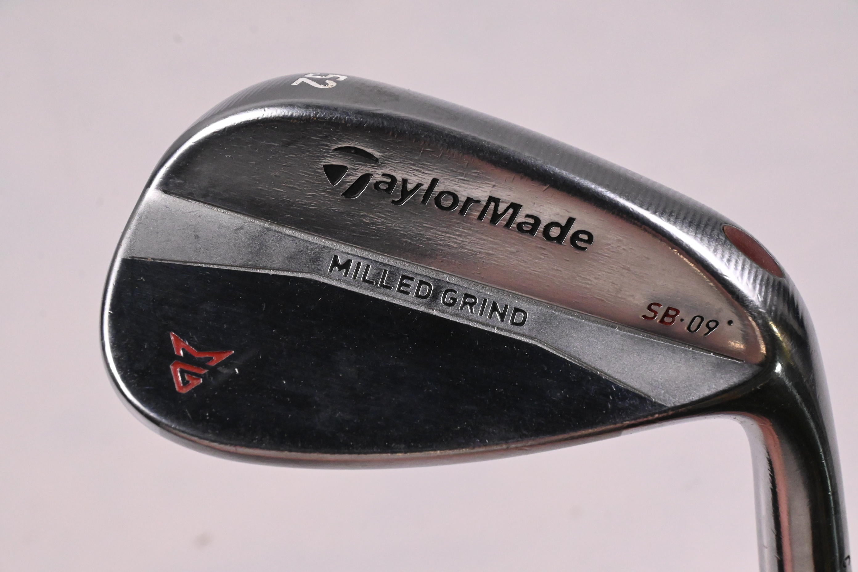 Taylormade Milled Grind Gap Wedge / 52 Degree / Wedge Flex Dynamic Gold Shaft