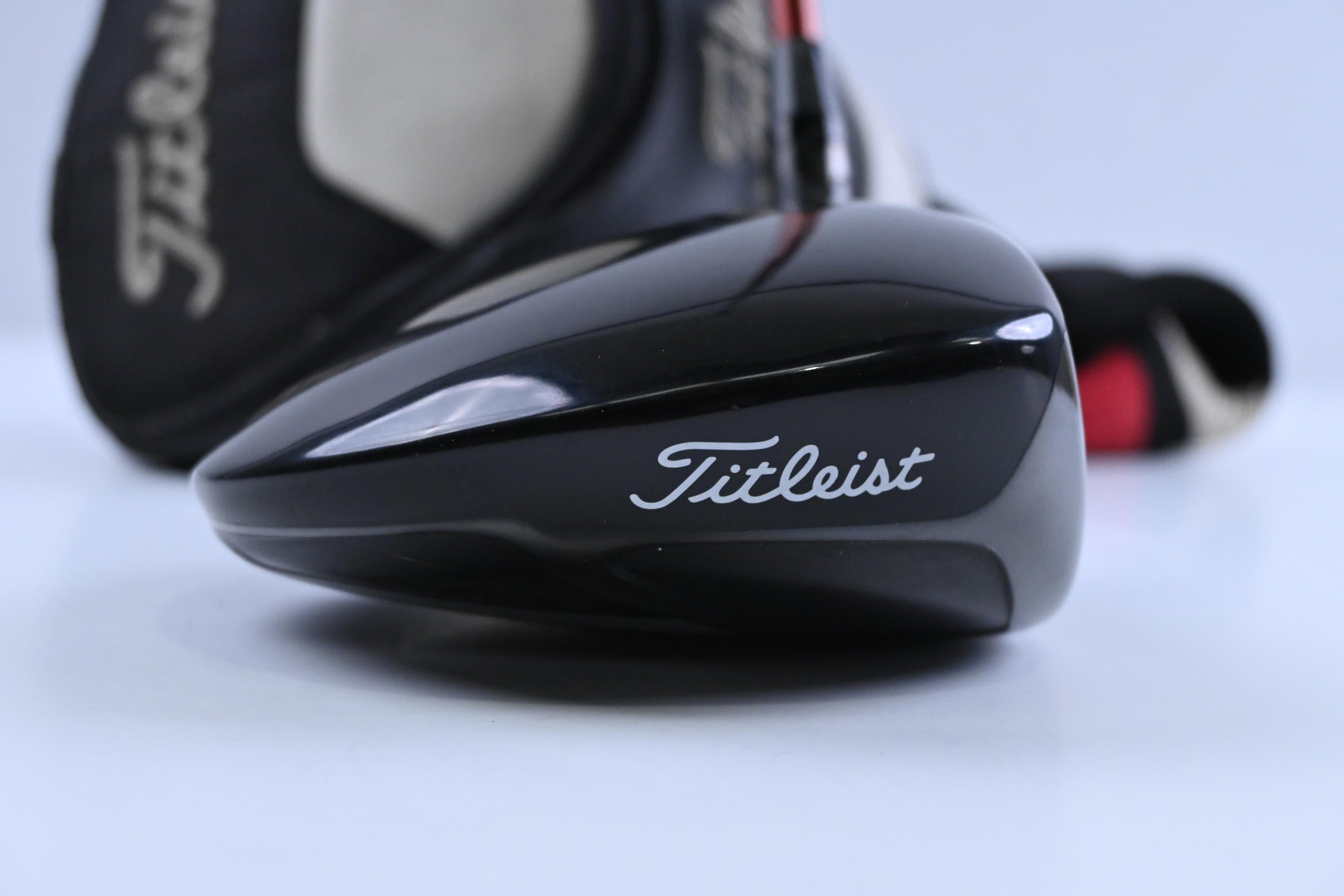 Titleist 910 D2 Driver / 10.5 Degree / Regular Flex Diamana Ilima 61 Shaft