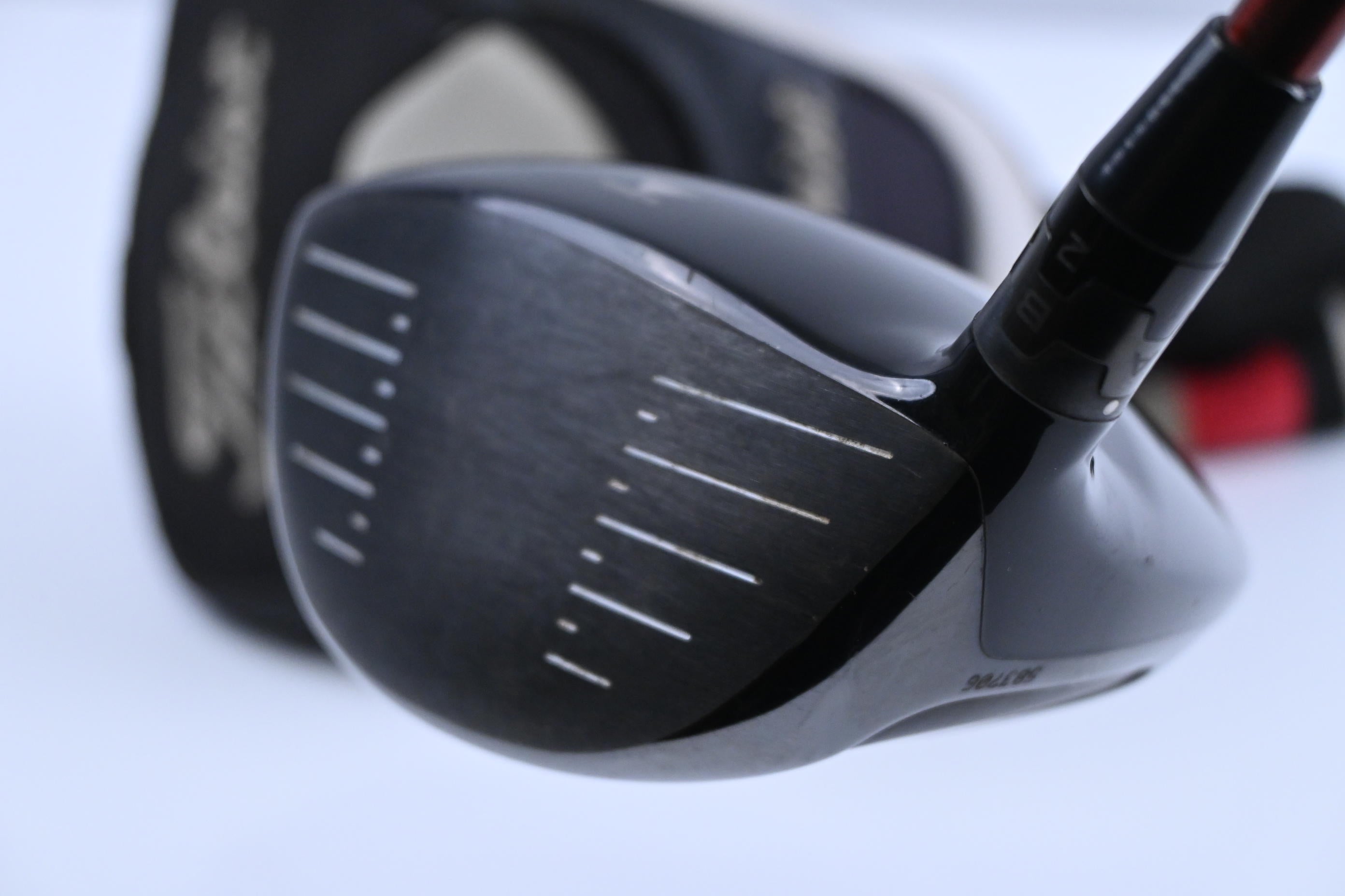 Titleist 910 D2 Driver / 10.5 Degree / Regular Flex Diamana Ilima 61 Shaft