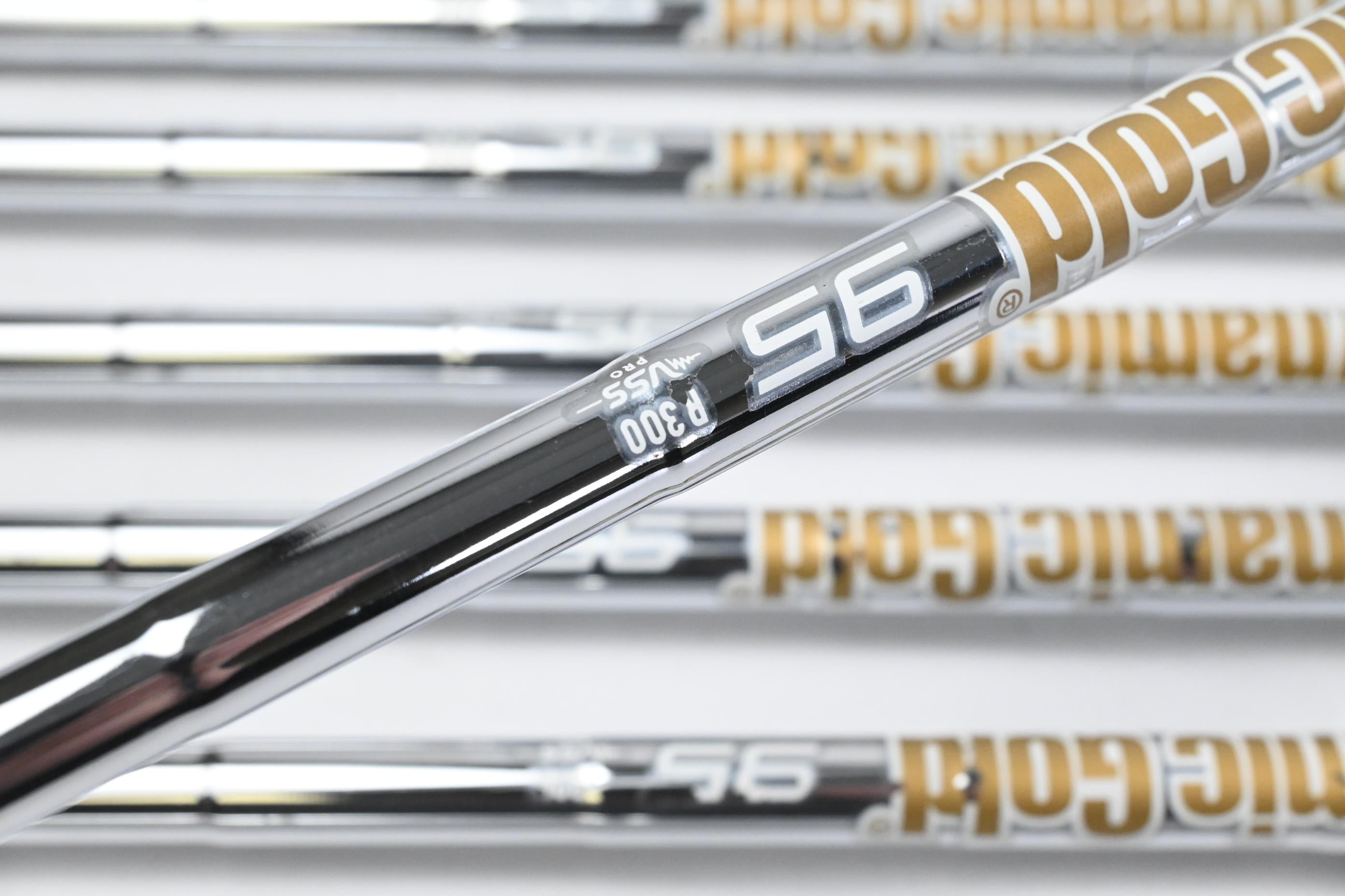 Taylormade Stealth Irons / 5-PW+GW / Regular Flex Dynamic Gold 95 R300 Shafts