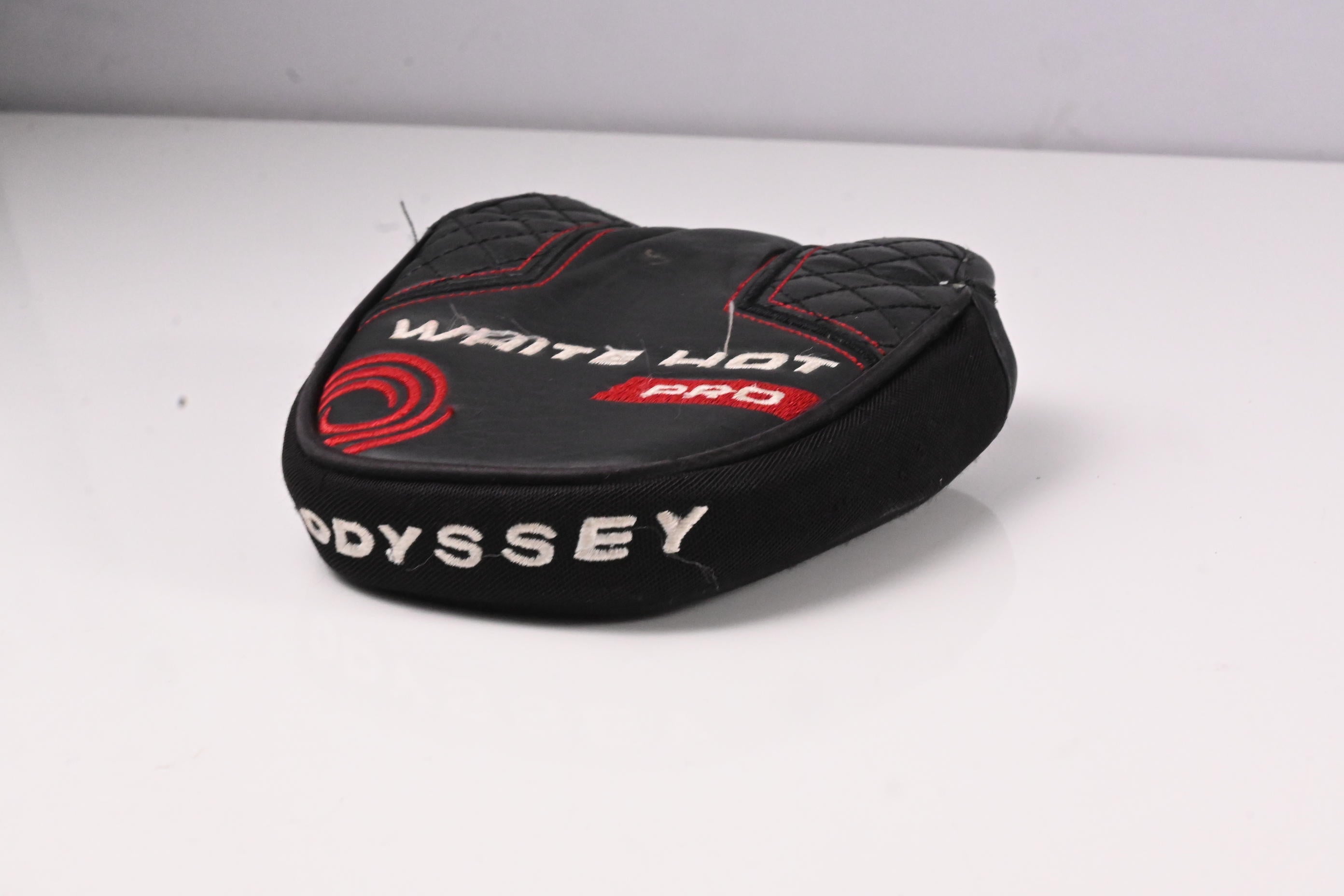 Odyssey White Hot Pro Black V-Line Putter / 34 Inch