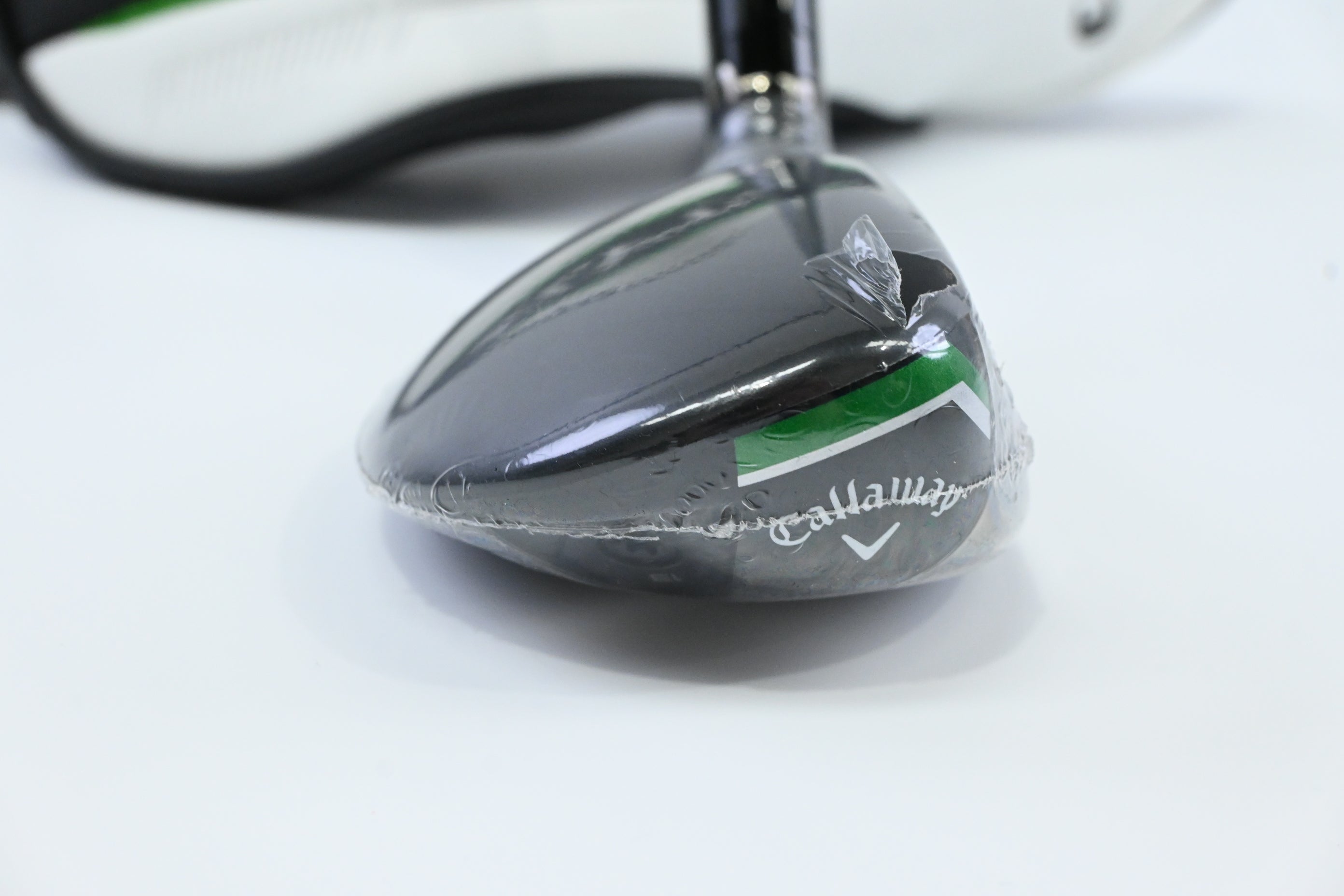 Callaway Elyte X #4 Hybrid / 21 Degree / Regular Flex Denali Charcoal 60 Shaft