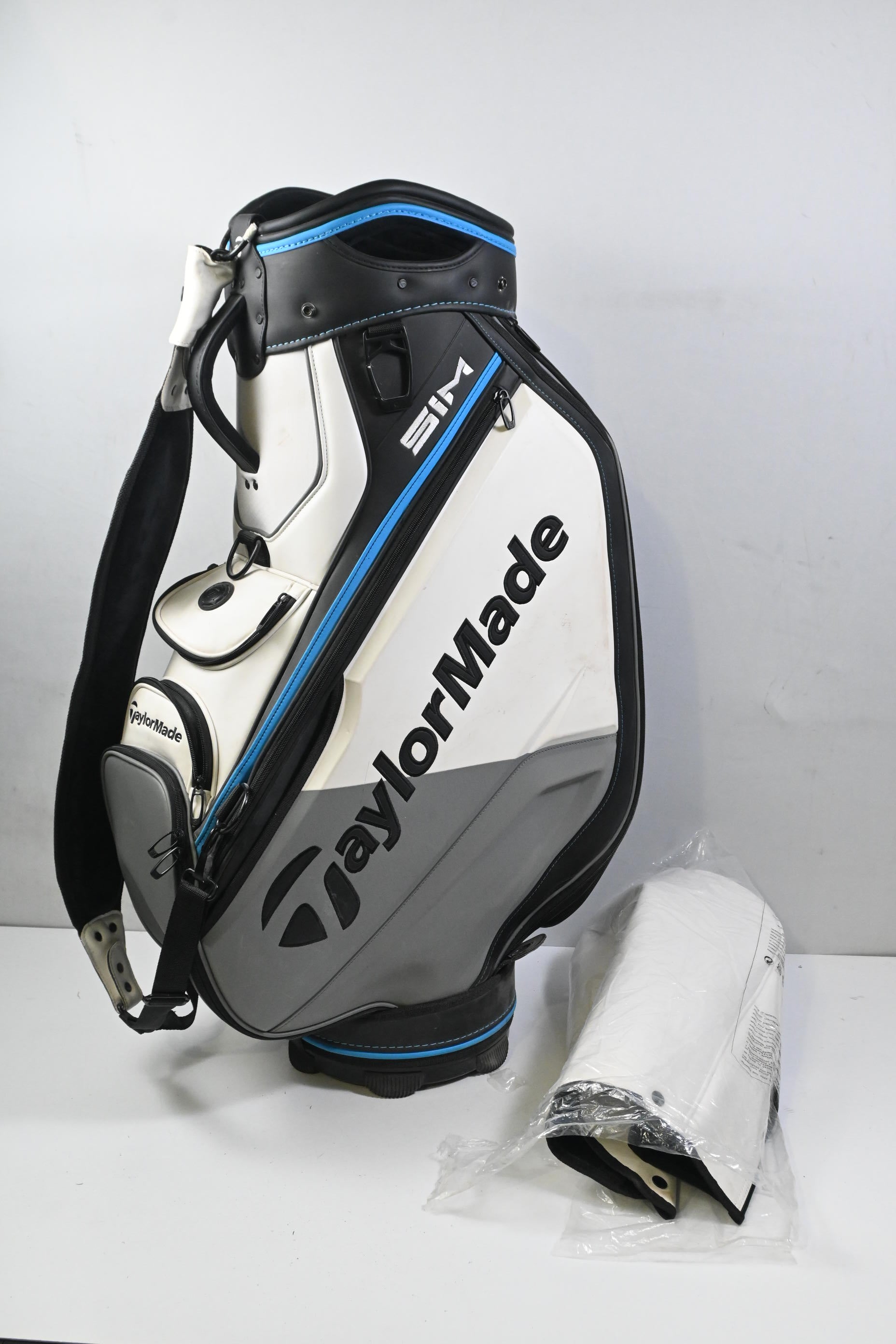 Taylormade Sim Tour Bag / 6-Way Divider / White, Grey, Black, Blue