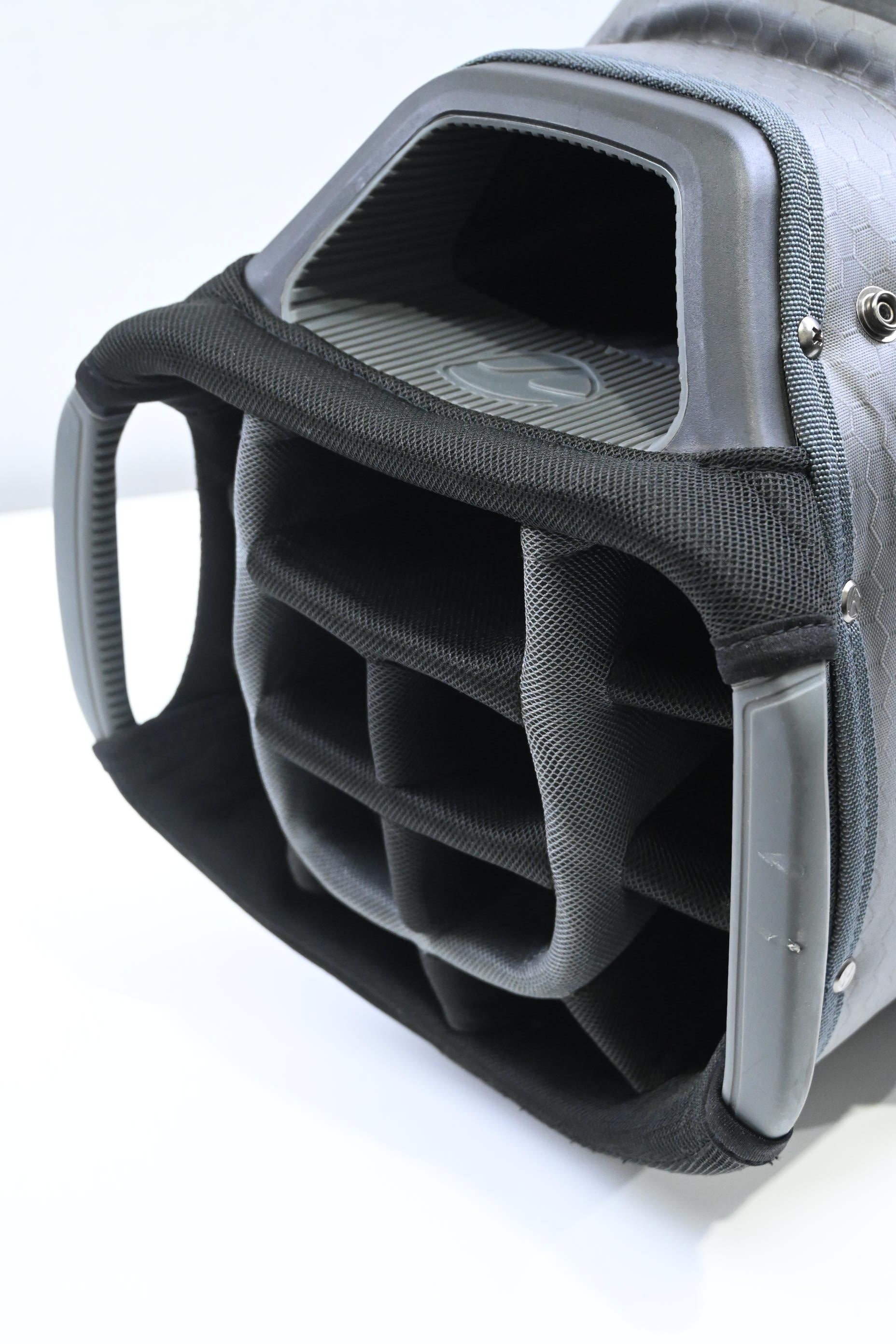 Taylormade Storm Dry Cart Bag / 14-Way Divider / Black, White