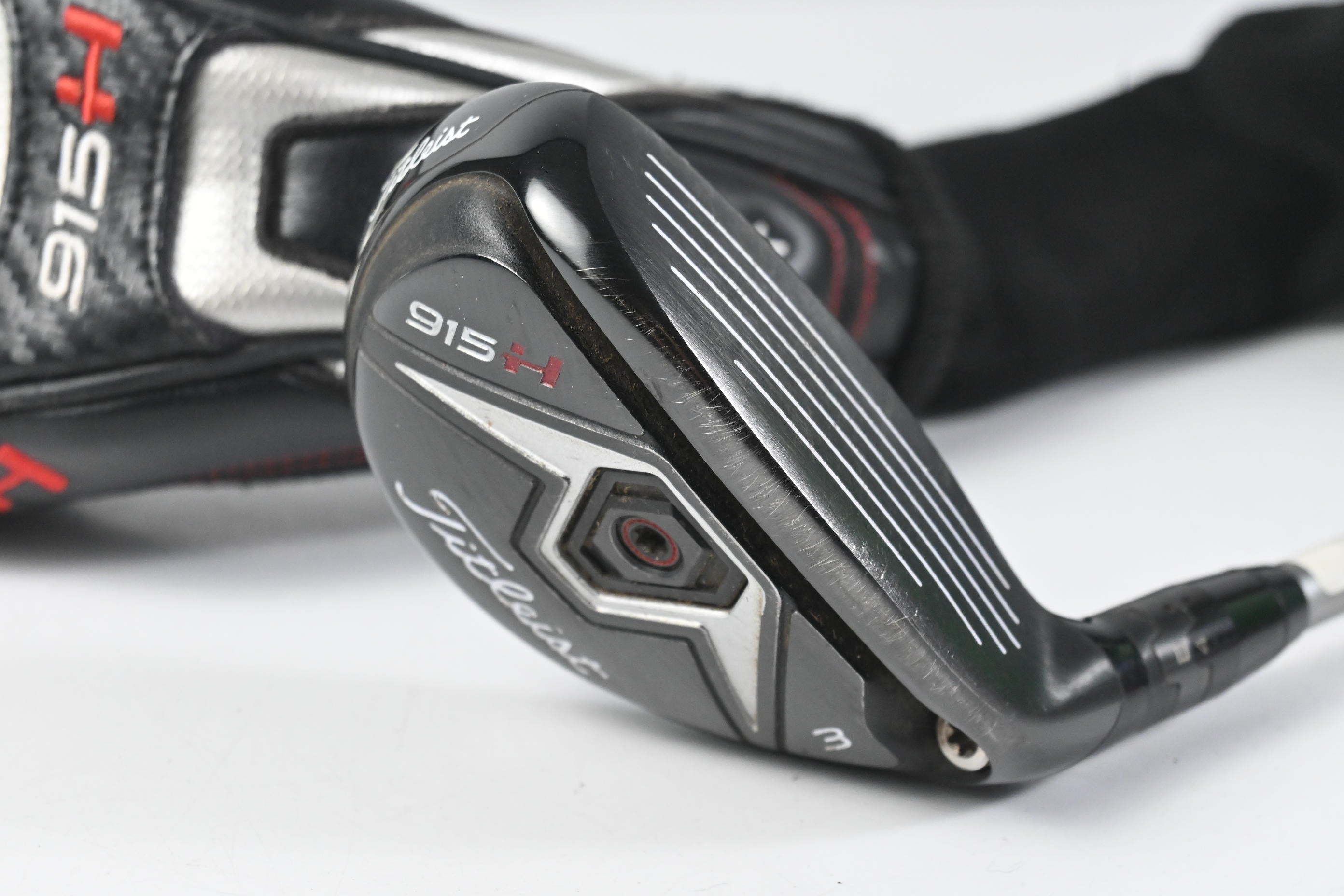 Titleist 915H #3 Hybrid / 21 Degree / Regular Flex Diamana M+ Red 60 Shaft