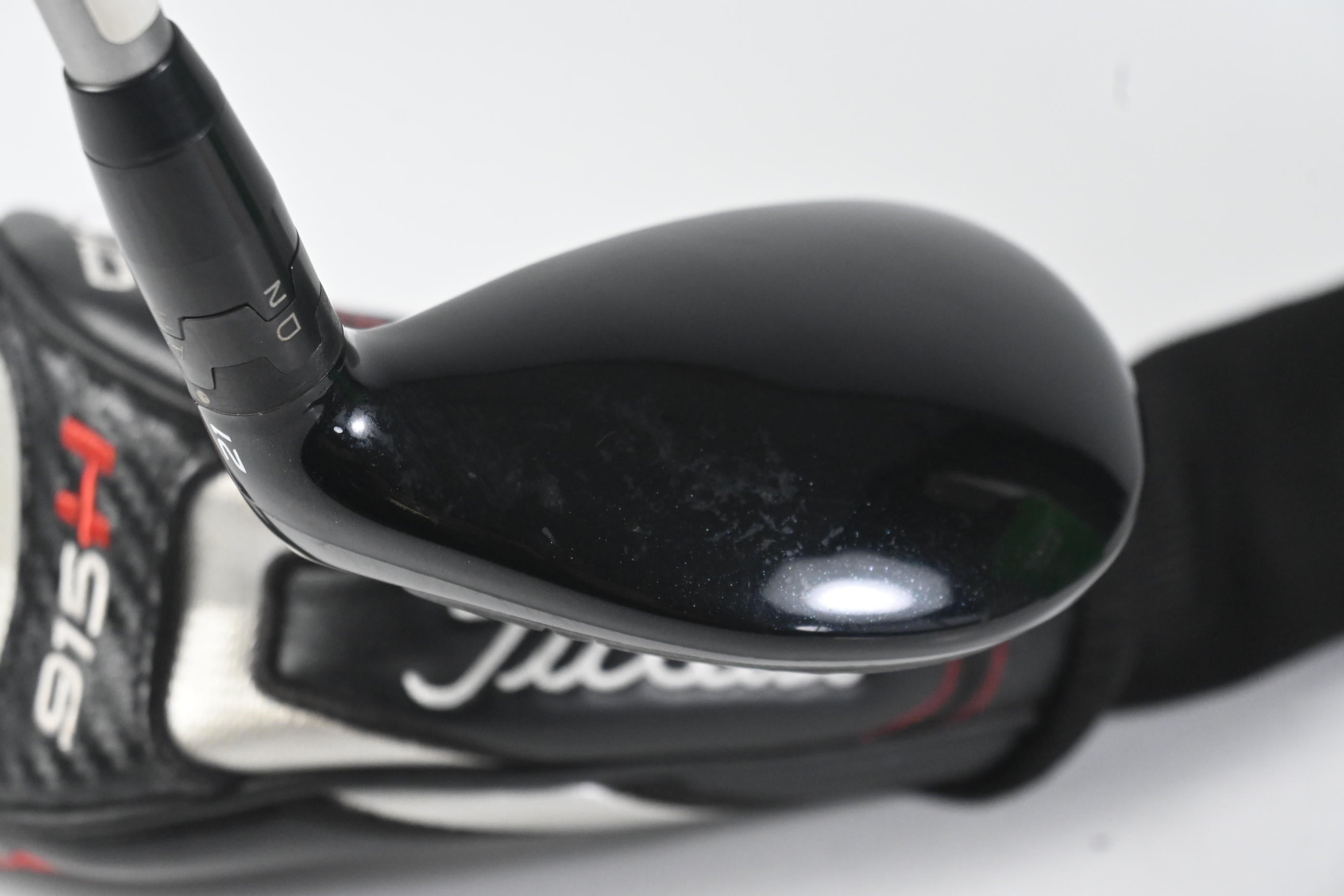 Titleist 915H #3 Hybrid / 21 Degree / Regular Flex Diamana M+ Red 60 Shaft