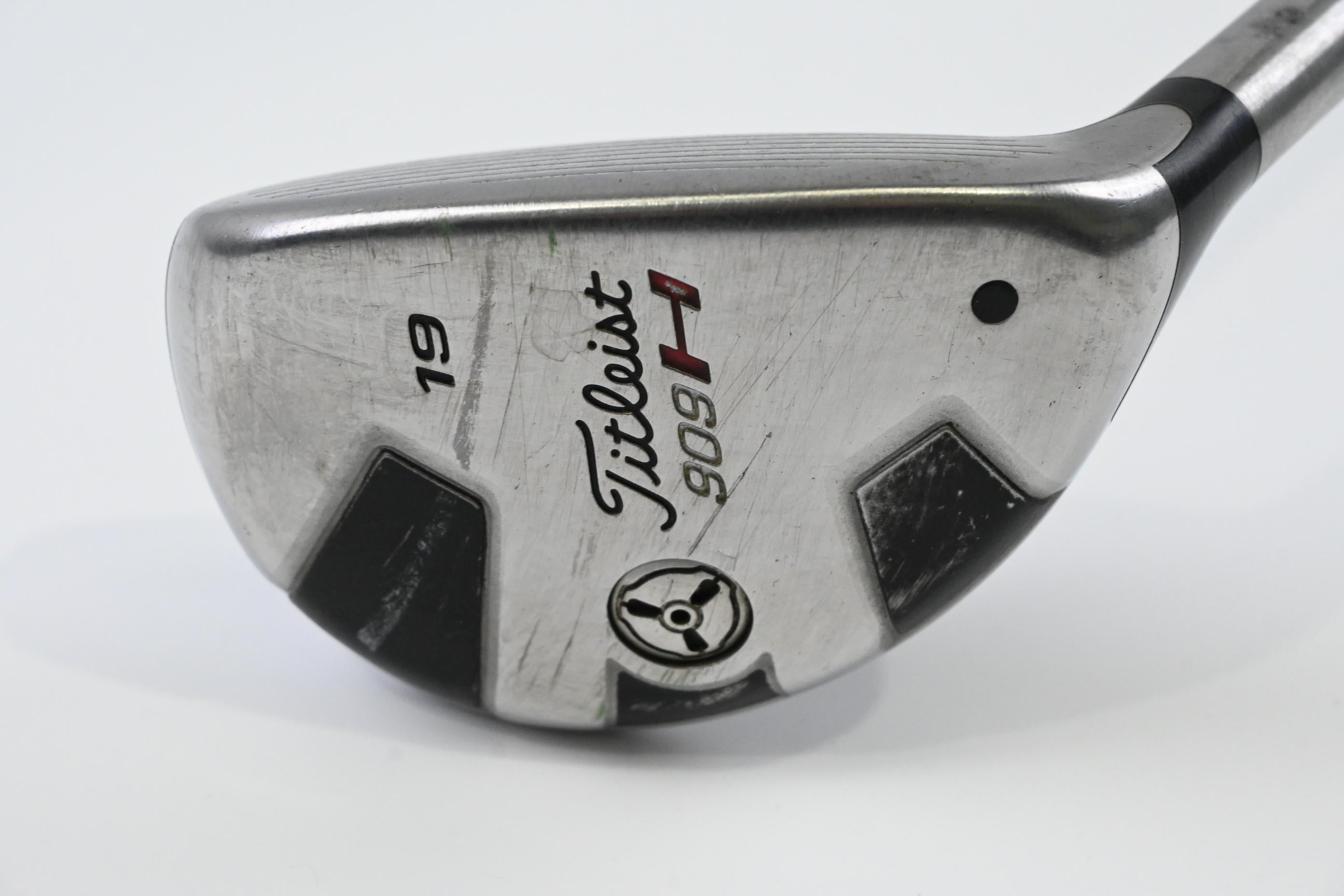 Titleist 909H #3 Hybrid / 19 Degree / Stiff Flex Aldila VooDoo Shaft
