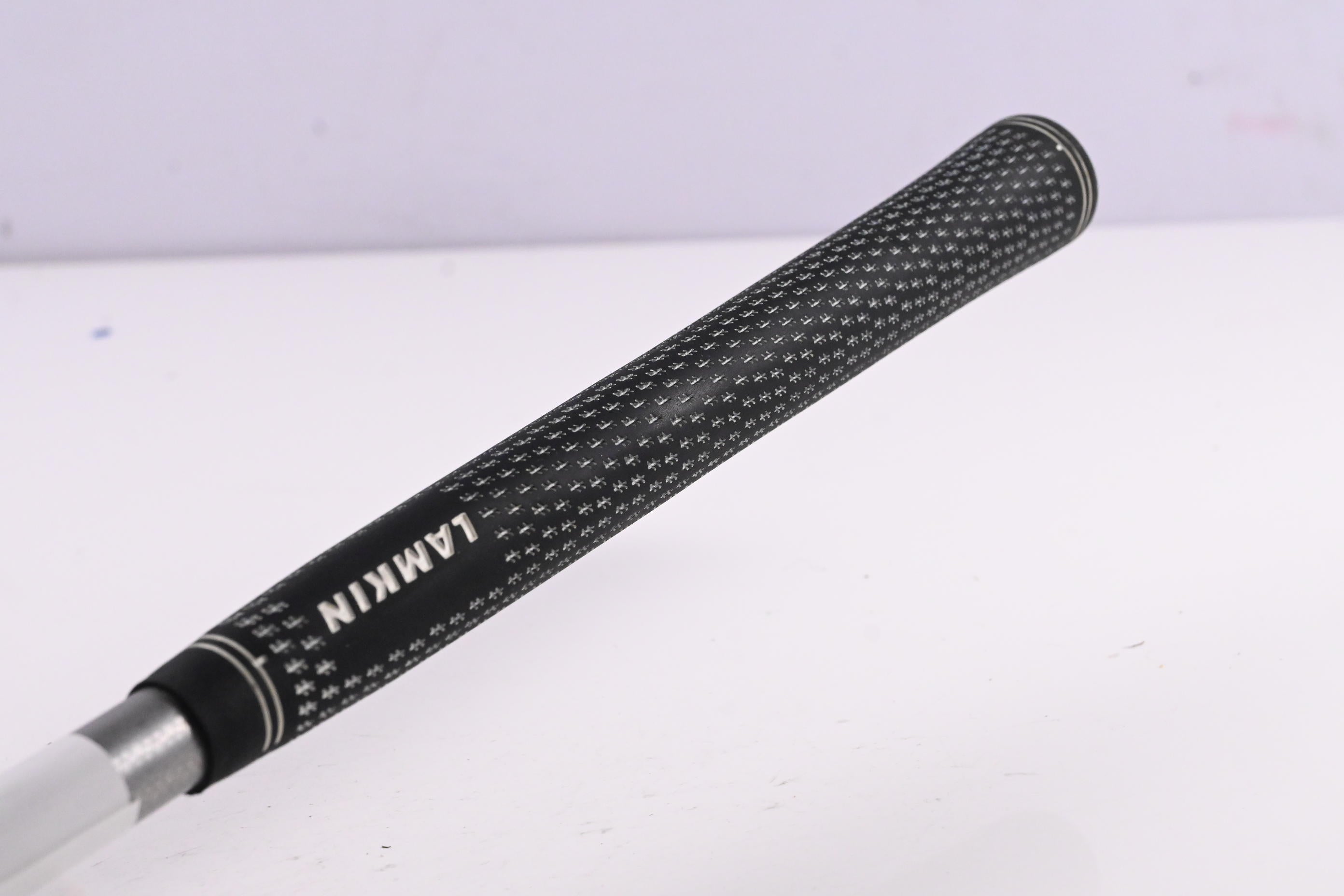 Titleist 915 D2 Driver / 10.5 Degree / Regular Flex Diamana M+ 50 Shaft