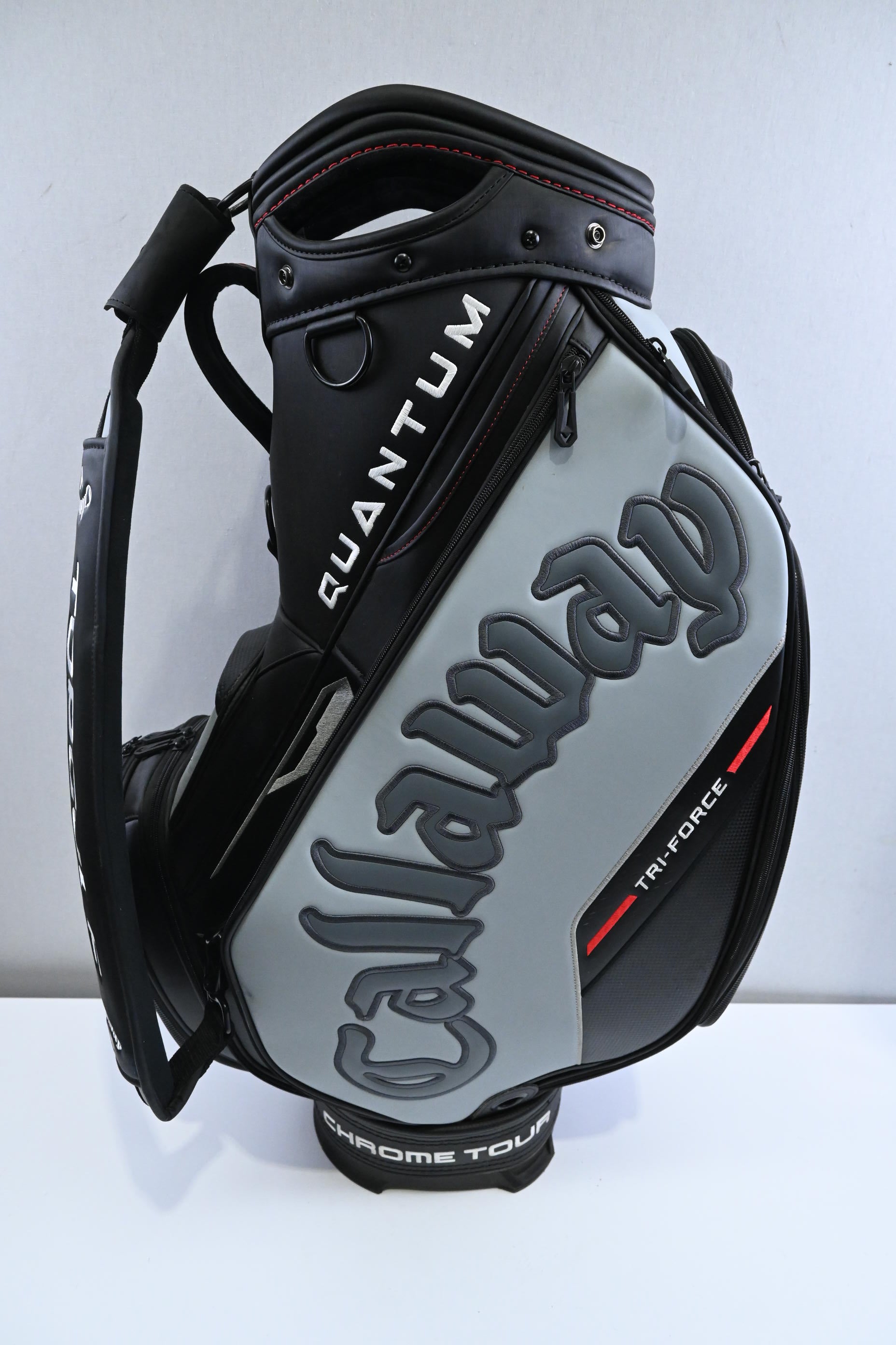 Callaway Quantum Tour Staff Bag / 6-Way Divider / Grey, Black, Red