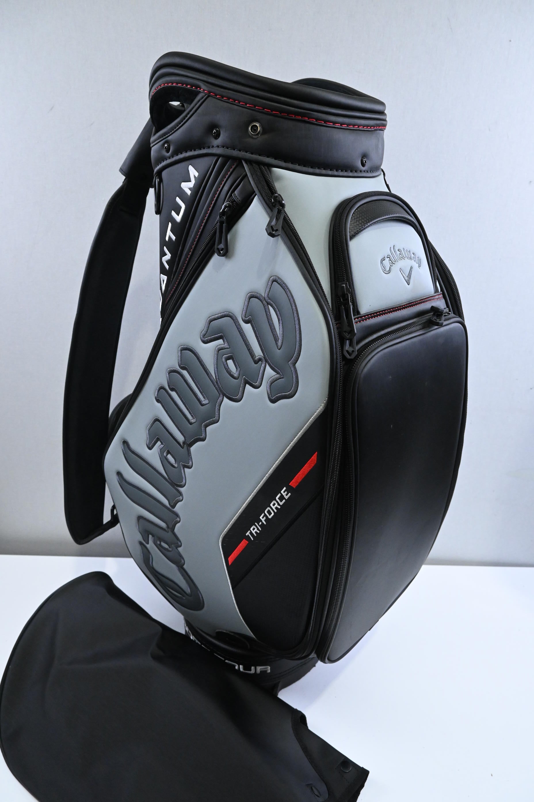 Callaway Quantum Tour Staff Bag / 6-Way Divider / Grey, Black, Red