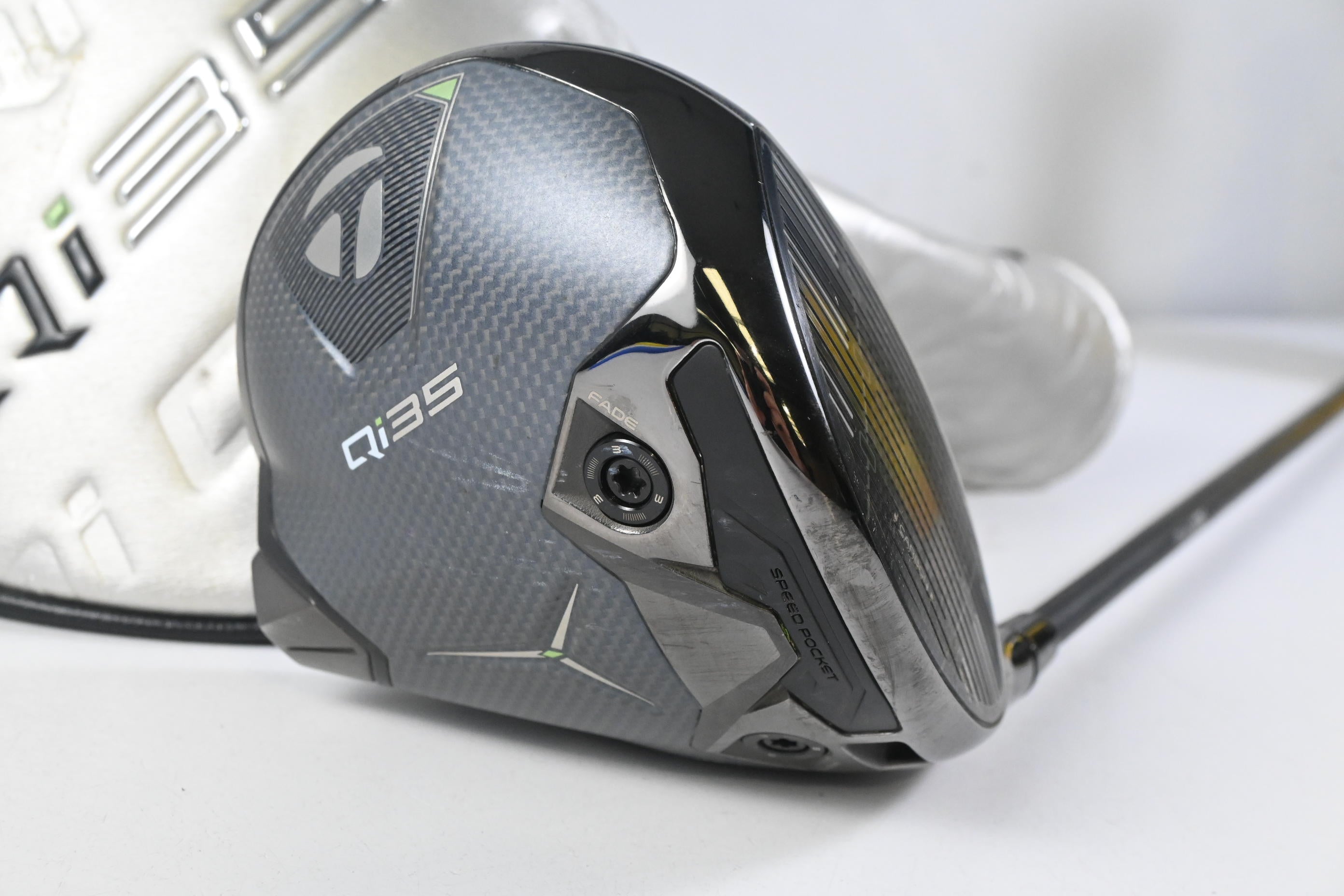 Taylormade Qi35 LS Driver / 9 Degree / Stiff Flex Kai'li Dark Waves White 60