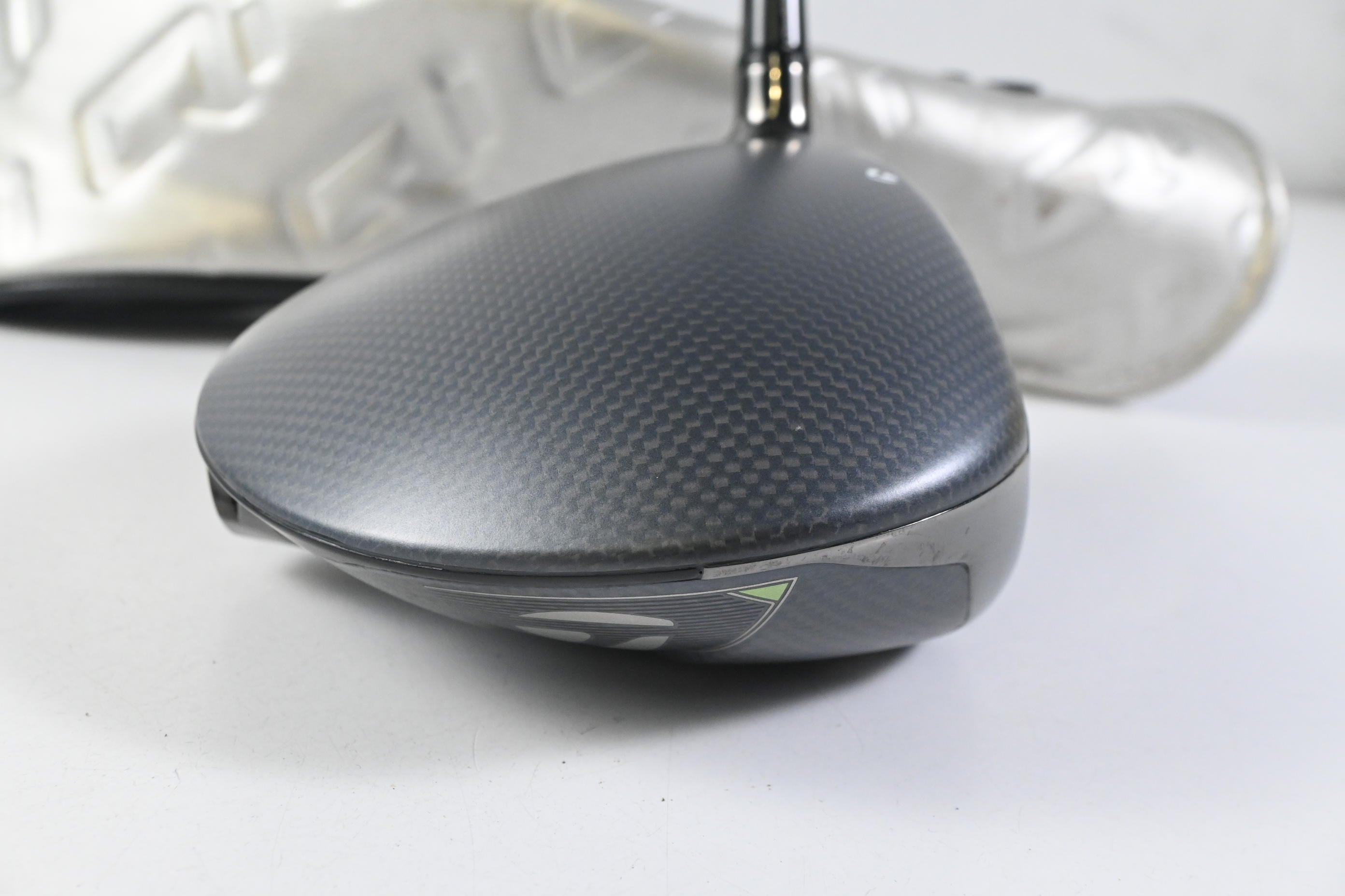 Taylormade Qi35 LS Driver / 9 Degree / Stiff Flex Kai'li Dark Waves White 60