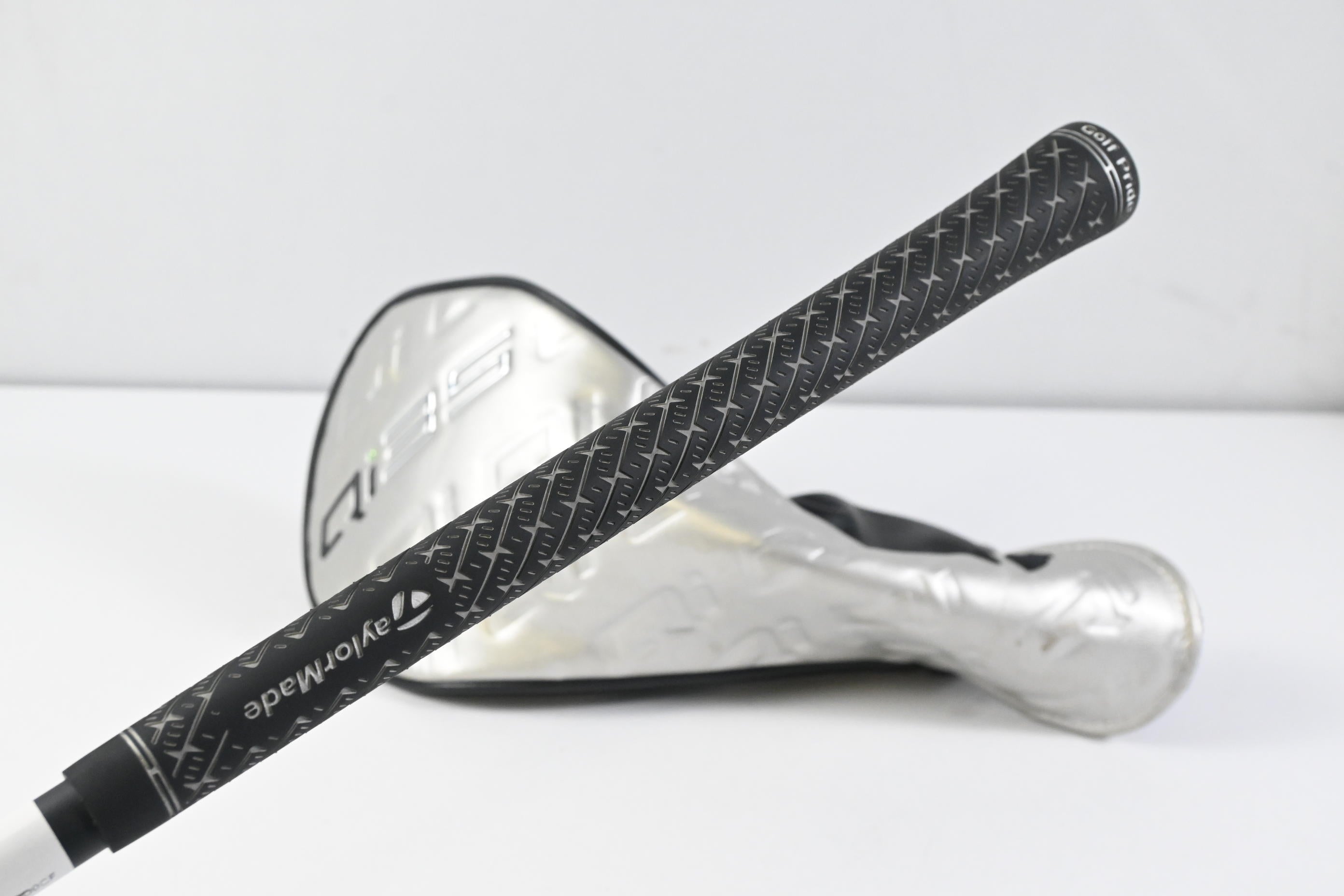 Taylormade Qi35 LS Driver / 9 Degree / Stiff Flex Kai'li Dark Waves White 60