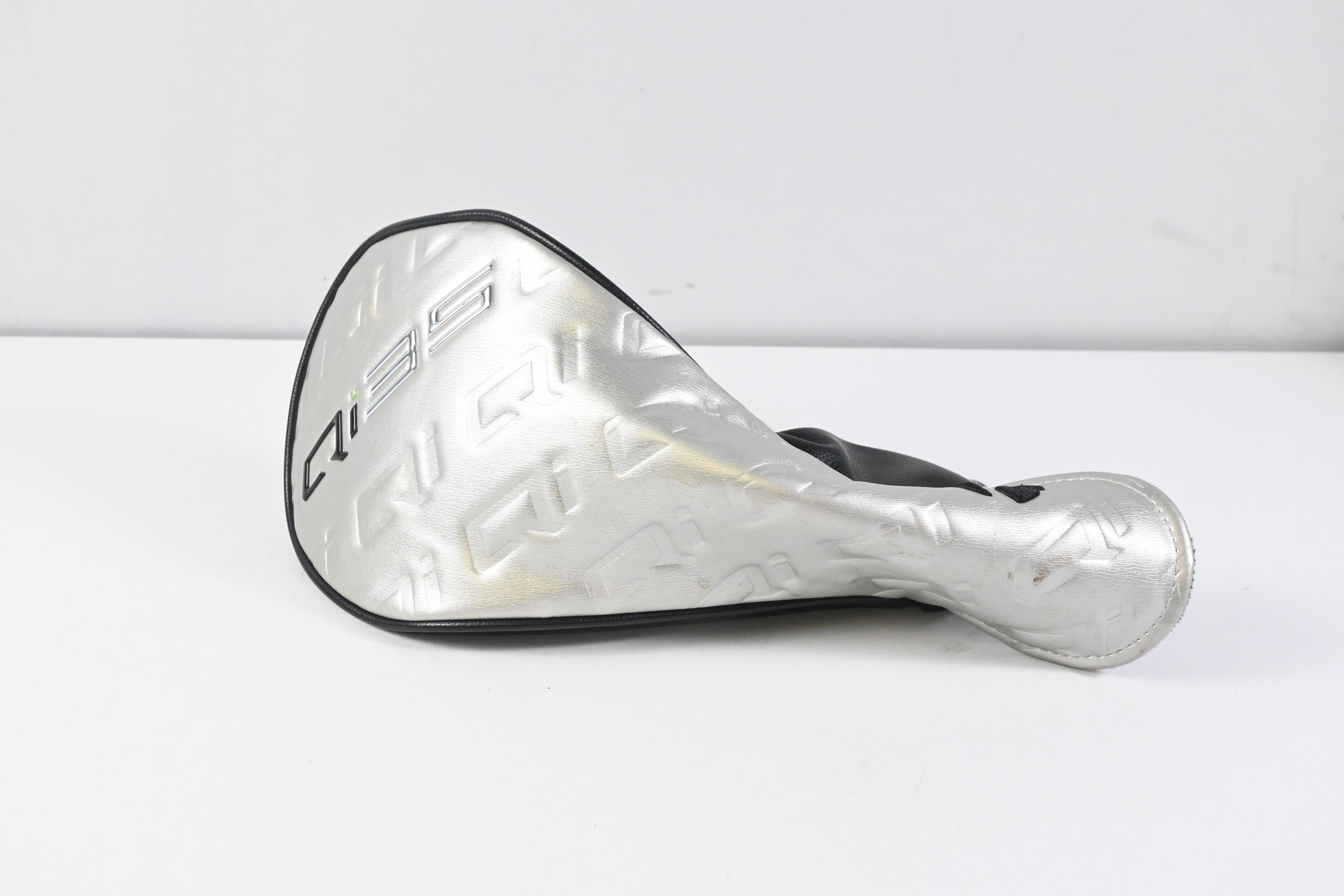 Taylormade Qi35 LS Driver / 9 Degree / Stiff Flex Kai'li Dark Waves White 60