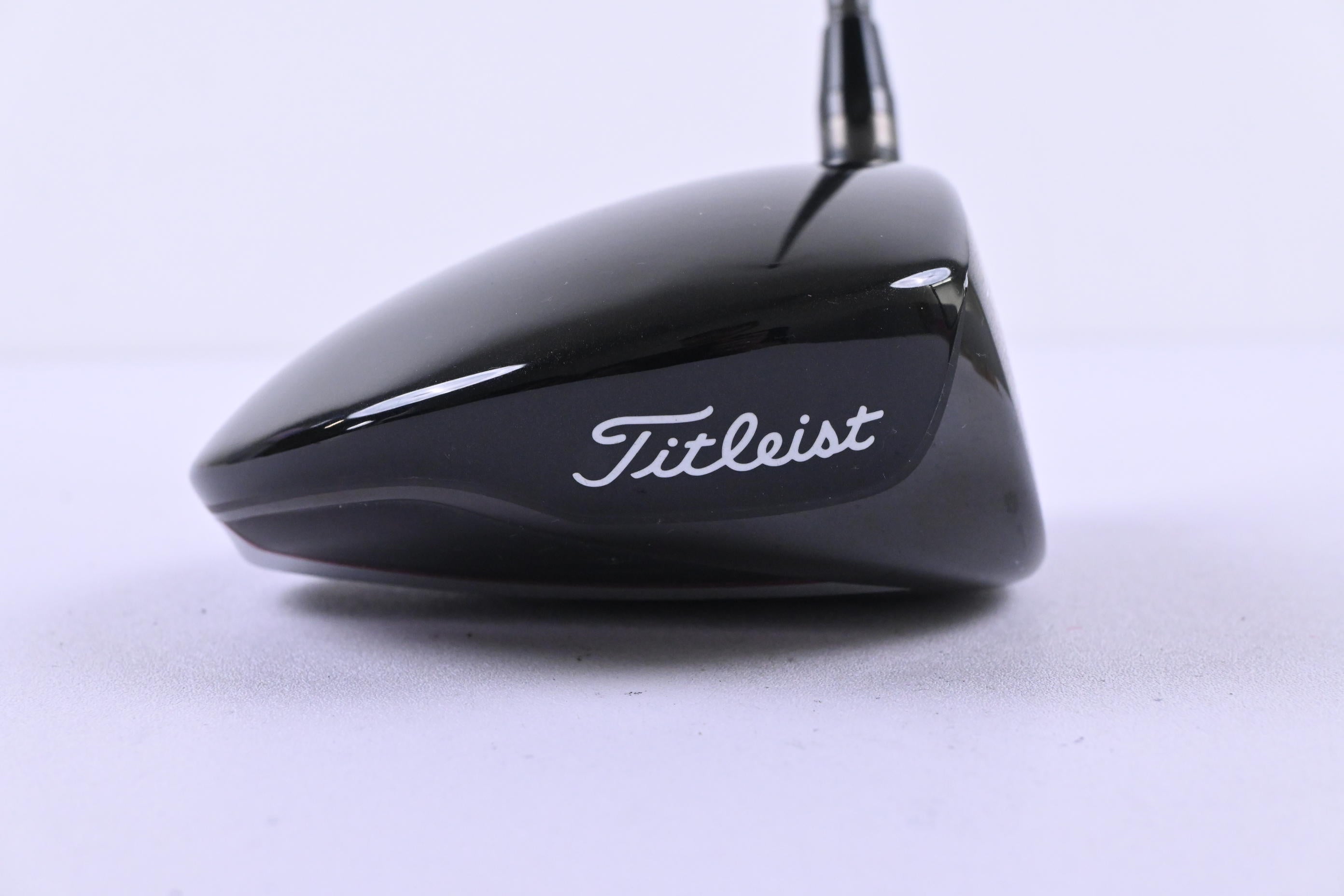 Titleist 915 D2 Driver / 10.5 Degree / Regular Flex Aldila RIP Phenom 70 Shaft