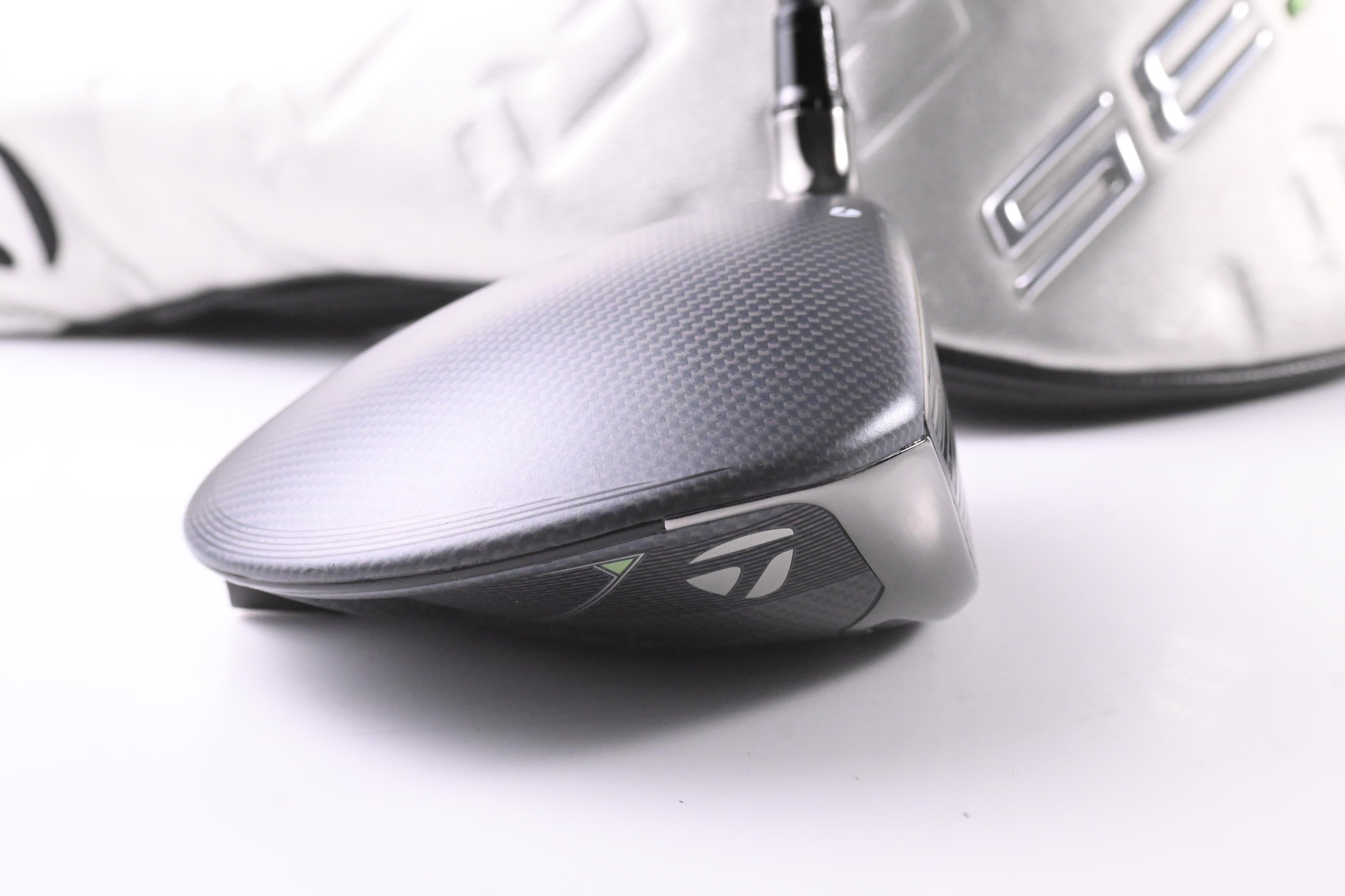 Taylormade Qi35 Driver / 9 Degree / Stiff Flex Kai'Li Dark Waves White 60 Shaft