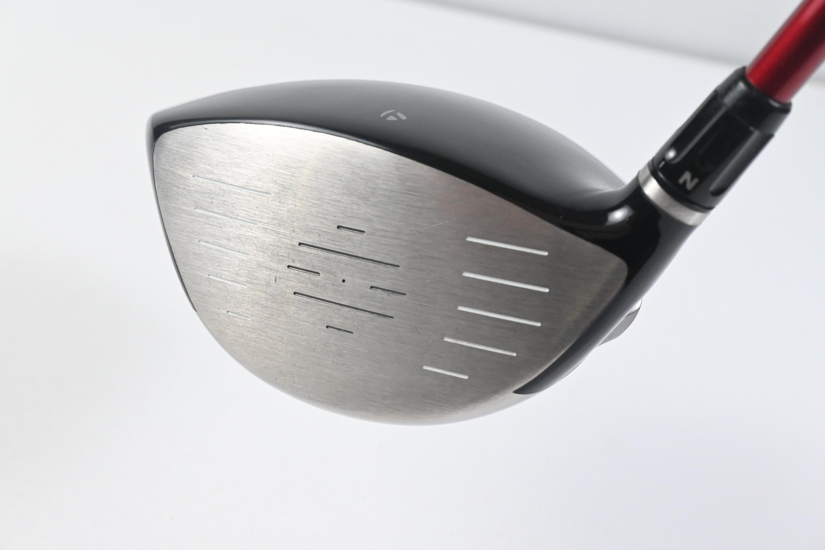 Taylormade R9 Driver / 10.5 Degree / Stiff Flex Fujikura Motore 65 Shaft