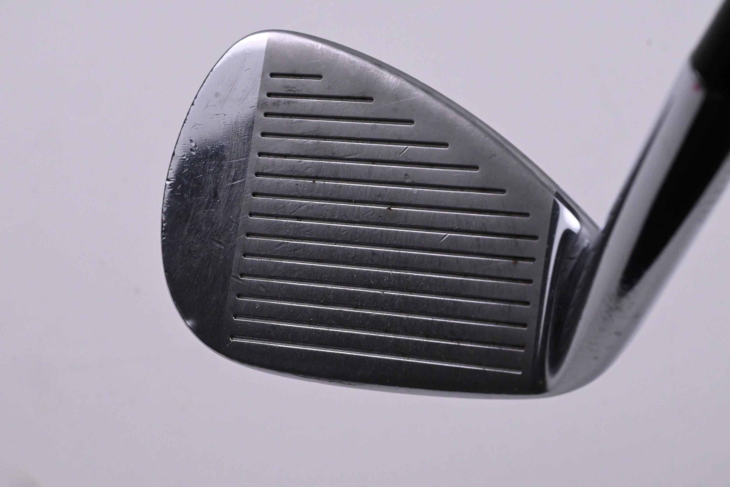 Mizuno MP-64 Pitching Wedge / 46 Degree / Stiff Flex Dynamic Gold S300 Shaft