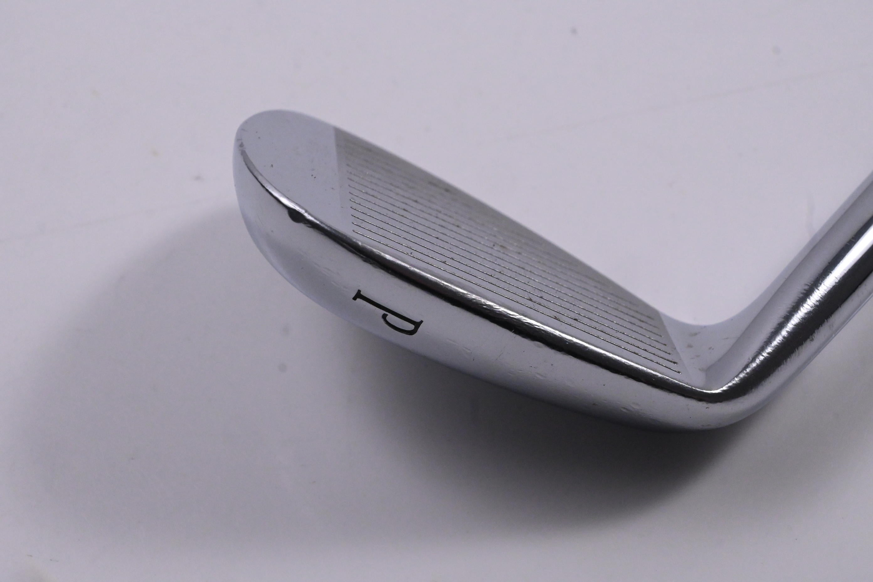 Mizuno MP-64 Pitching Wedge / 46 Degree / Stiff Flex Dynamic Gold S300 Shaft