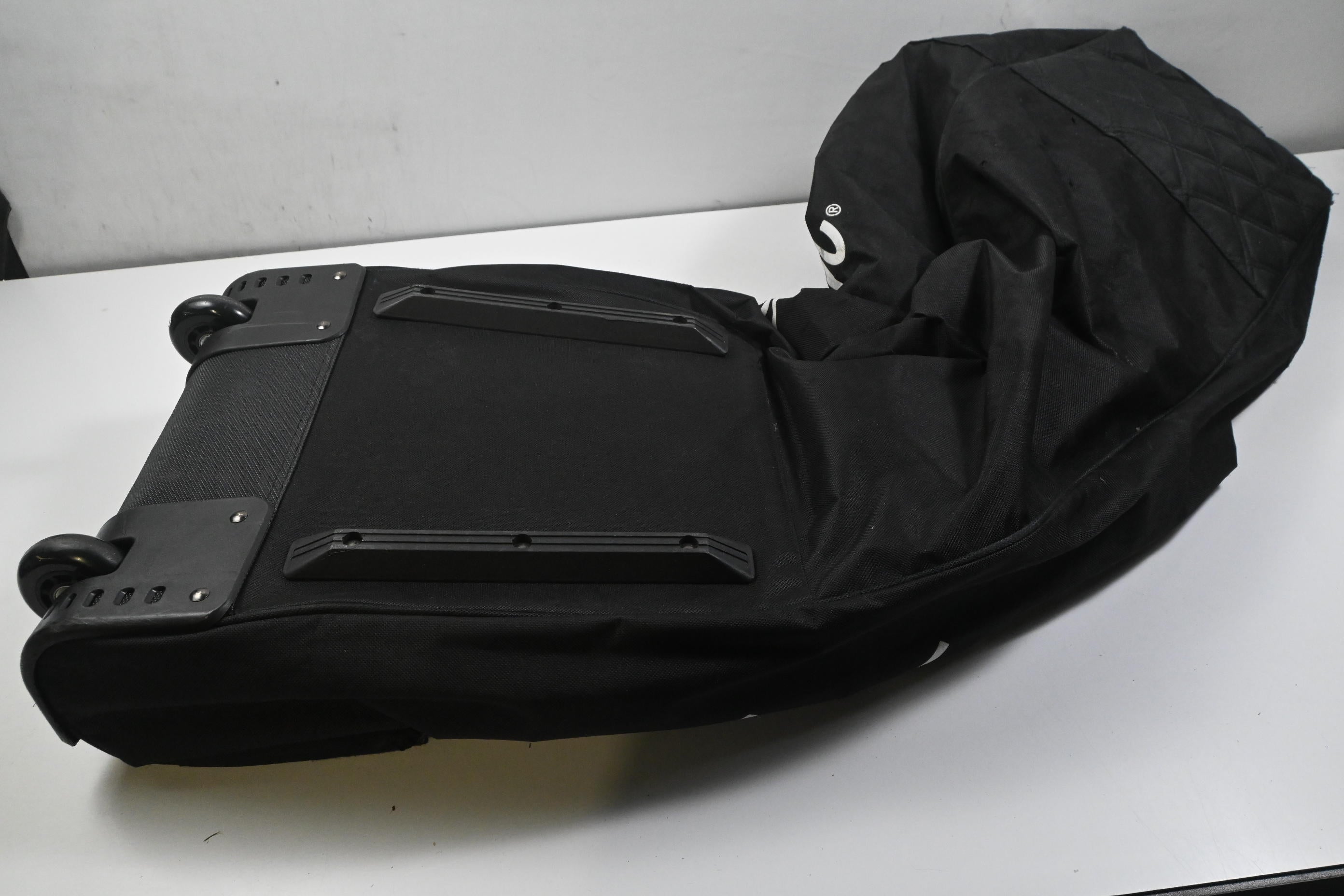 MacGregor Wheeled Travel Cover / Black & White