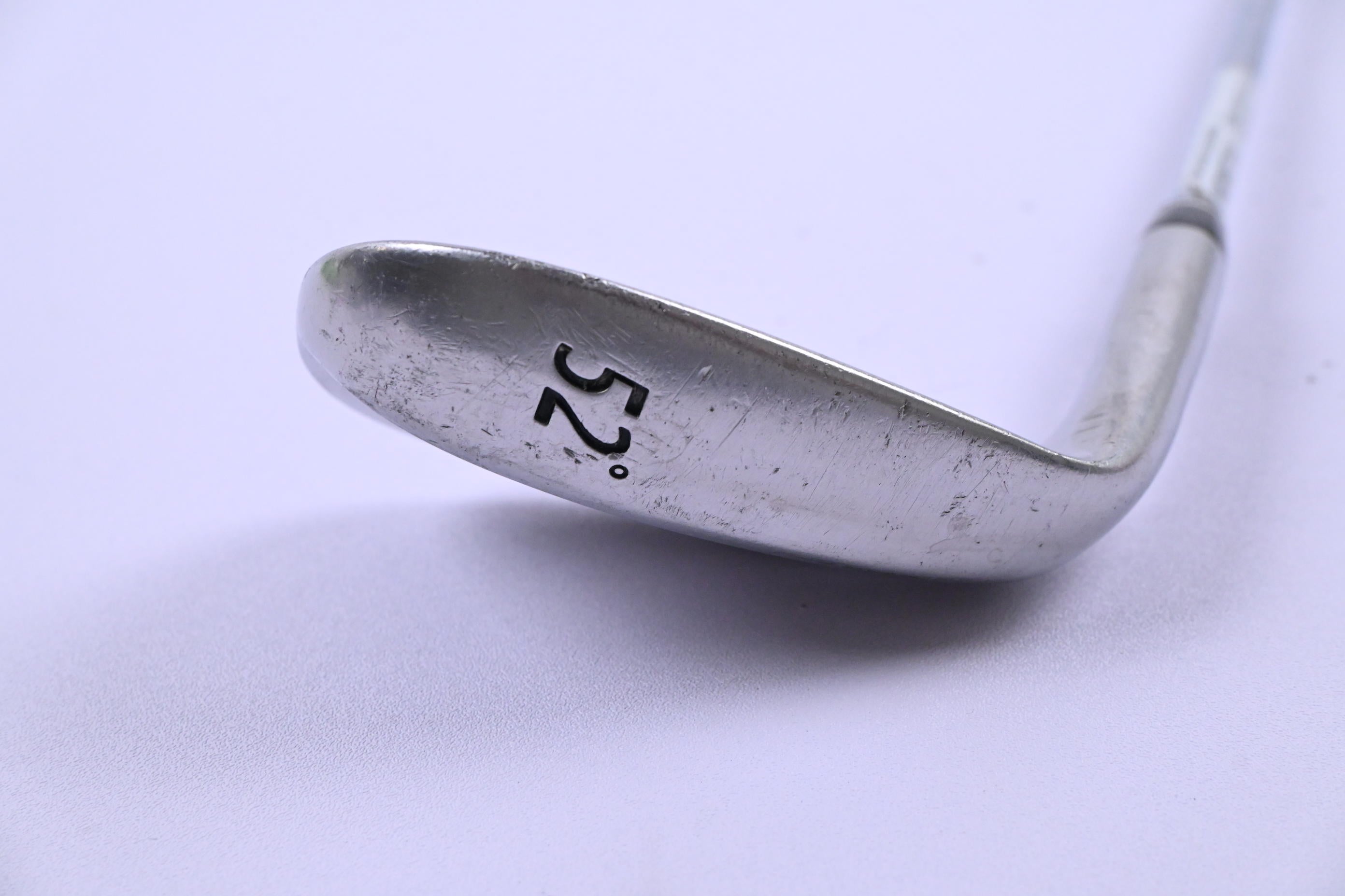 Wilson TW9 Gap Wedge / 52 Degree / Wedge Flex Dynamic Gold Shaft