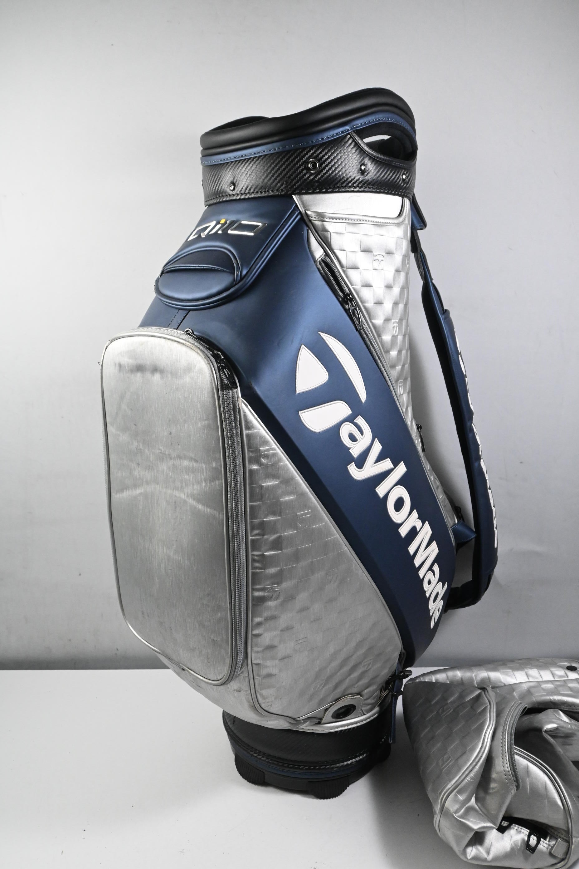 Taylormade QI10 Tour Bag / 6-Way Divider / Silver & Navy