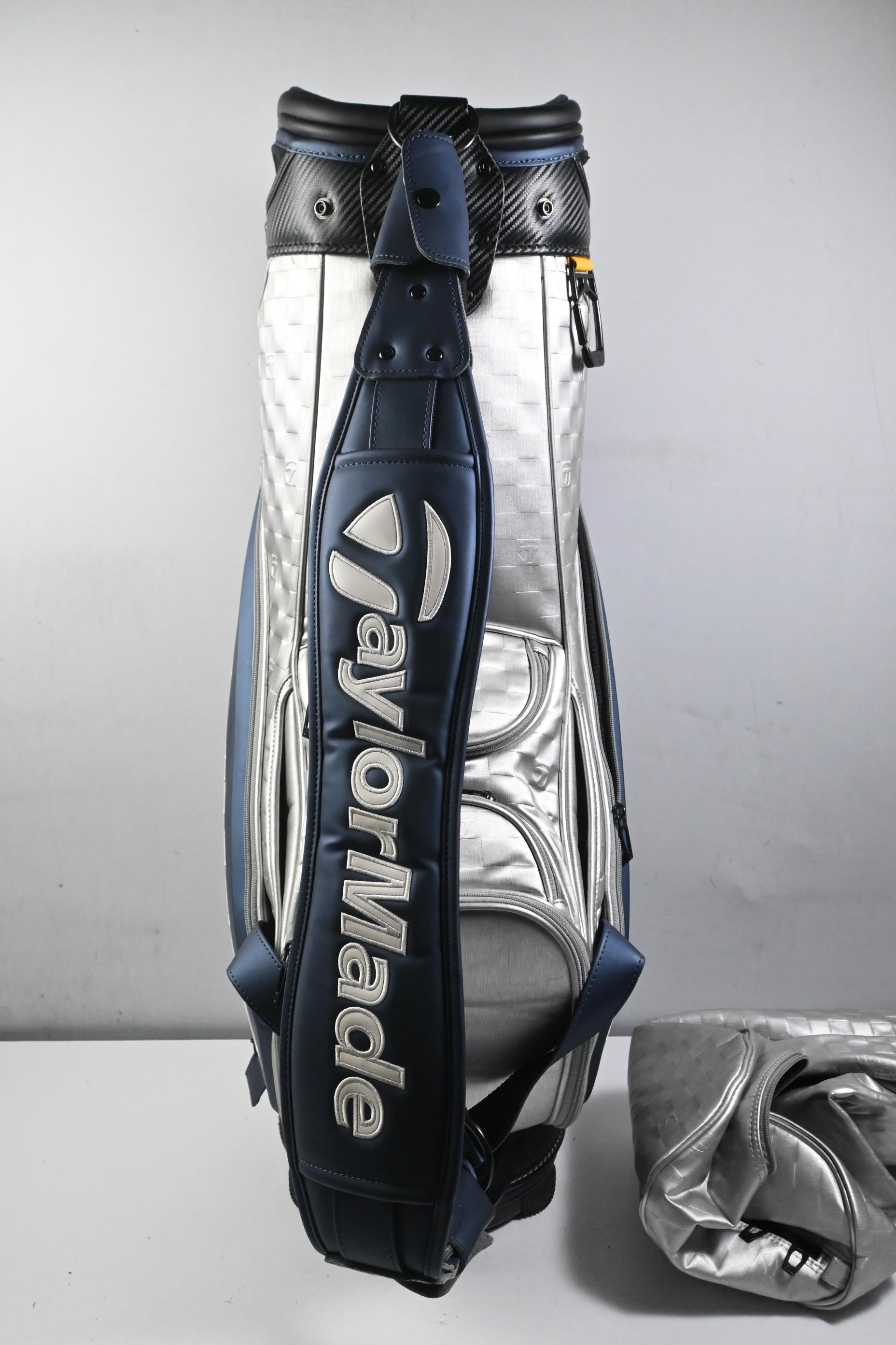 Taylormade QI10 Tour Bag / 6-Way Divider / Silver & Navy