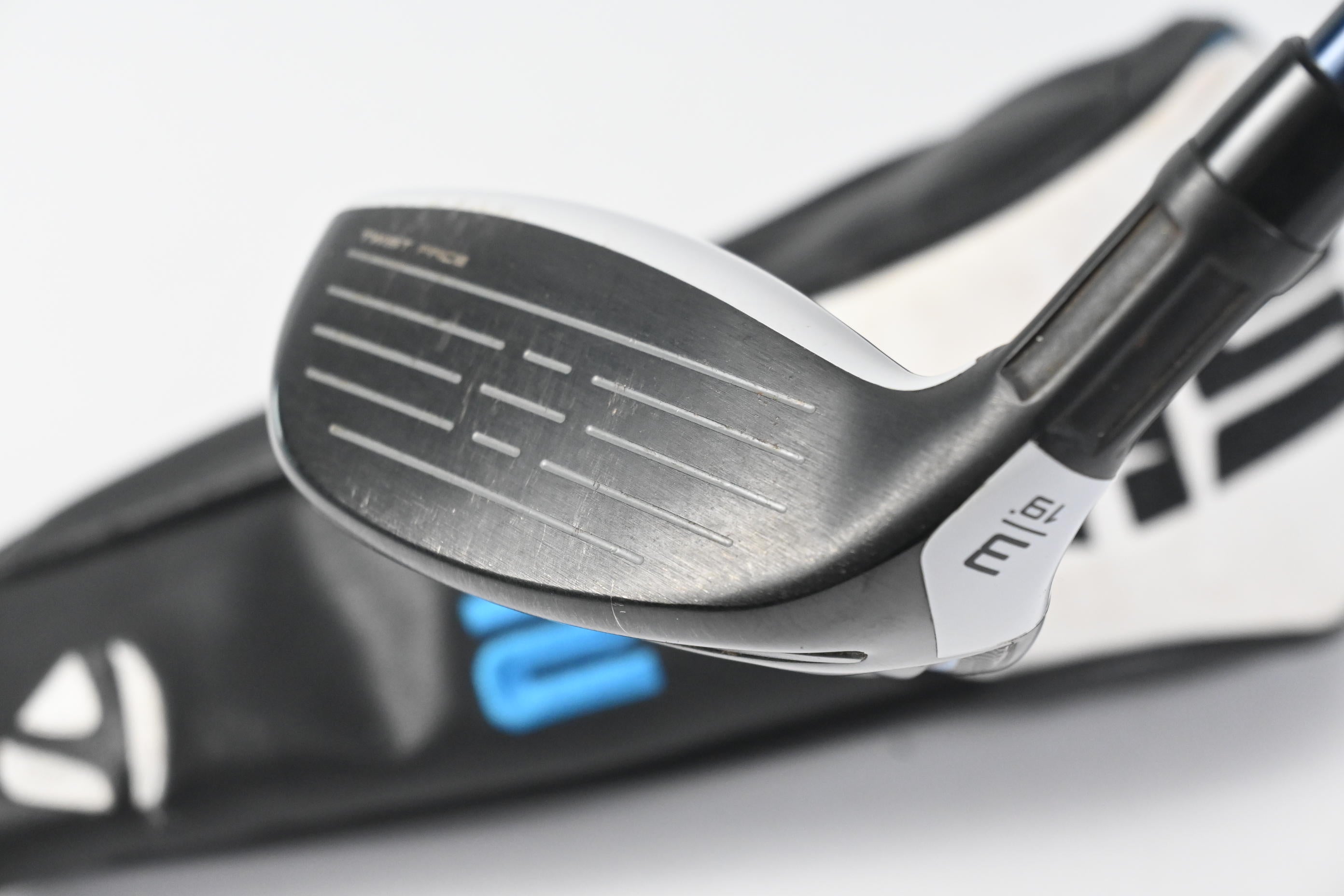 Taylormade SIM2 Max #3 Hybrid / 19 Degree / Stiff Flex Ventus Blue 7 Shaft