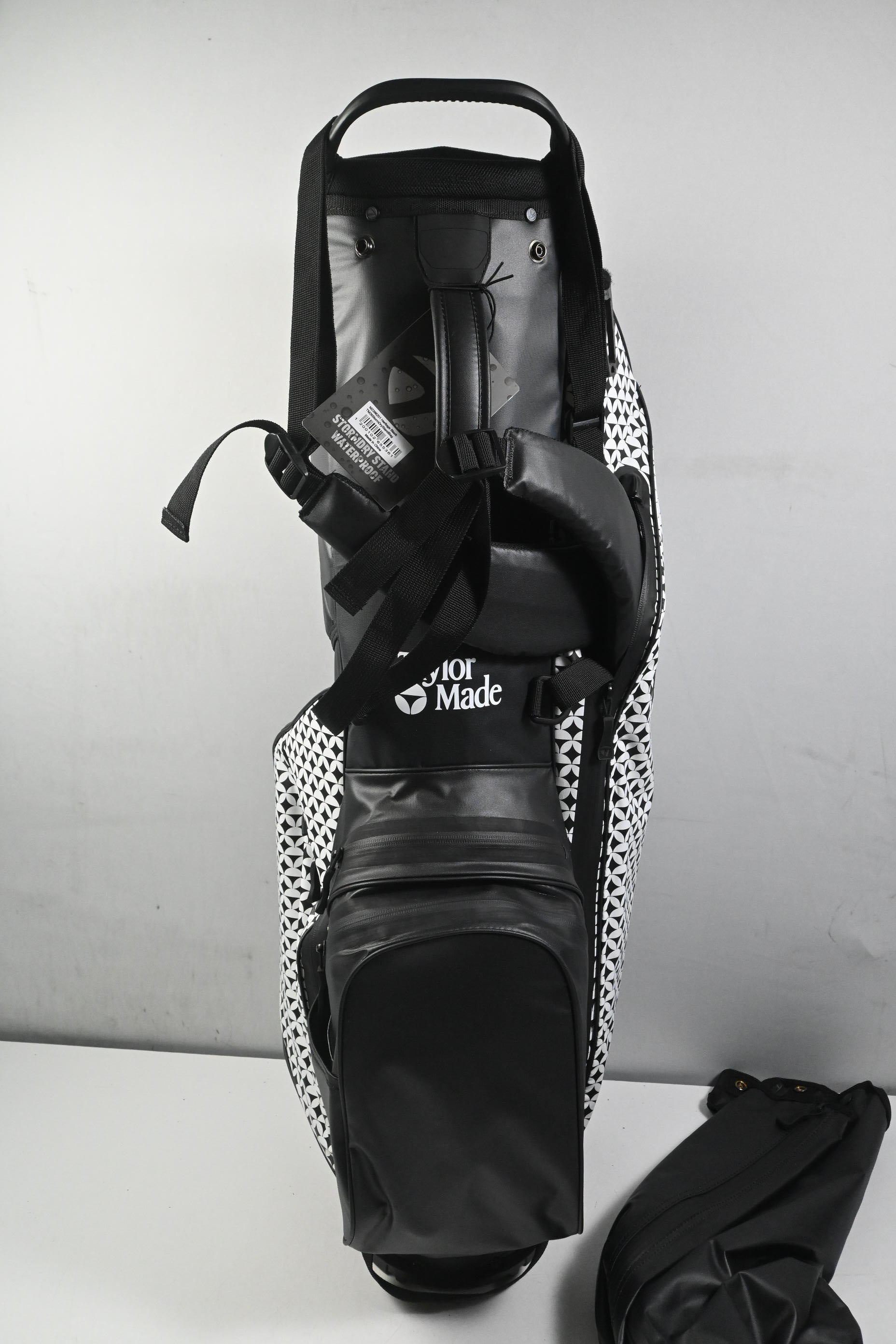 Taylormade Storm Dry Stand Bag / 4-Way Divider / Black & White