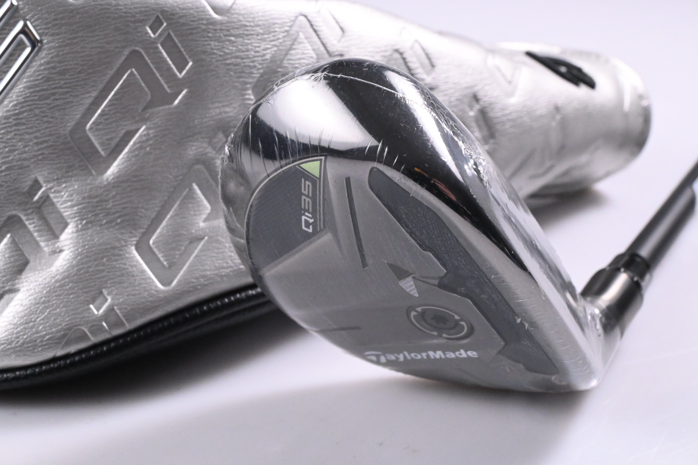 Taylormade Qi35 #4 Hybrid / 22 Degree / Regular Flex Fujikura Ventus Blue 6