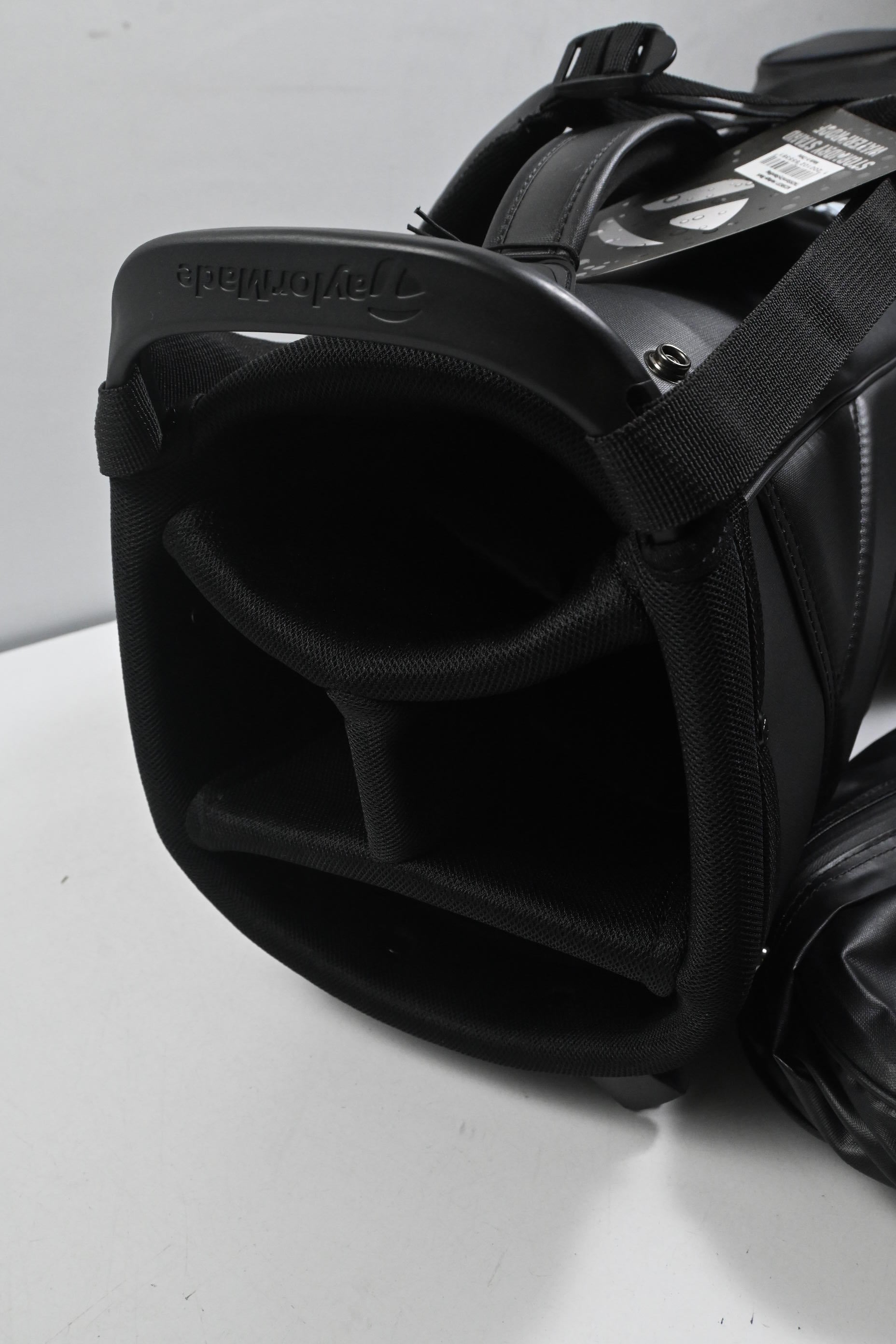 Taylormade Storm Dry Stand Bag / 4-Way Divider / Black & White