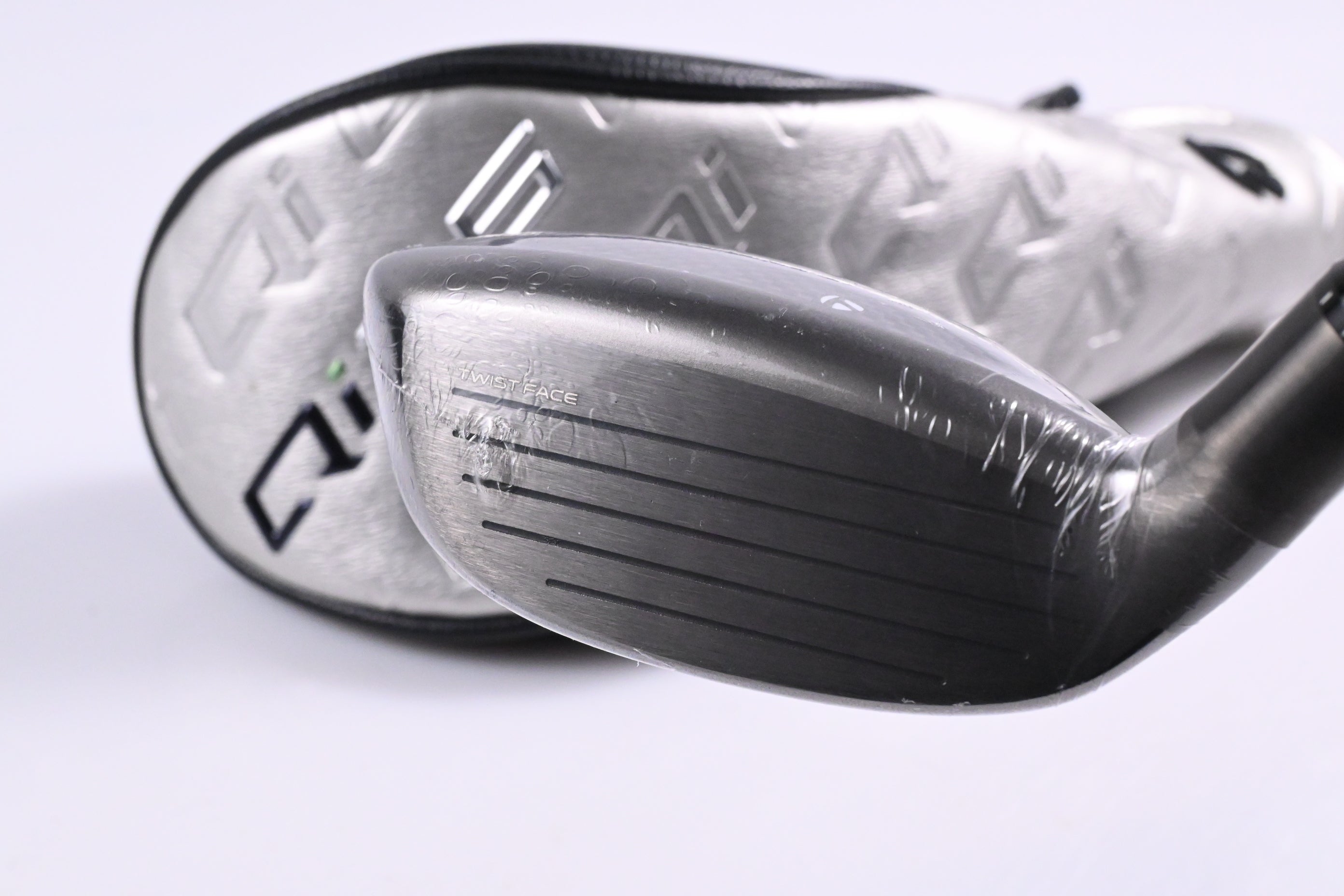 Taylormade Qi35 #4 Hybrid / 22 Degree / Regular Flex Fujikura Ventus Blue 6