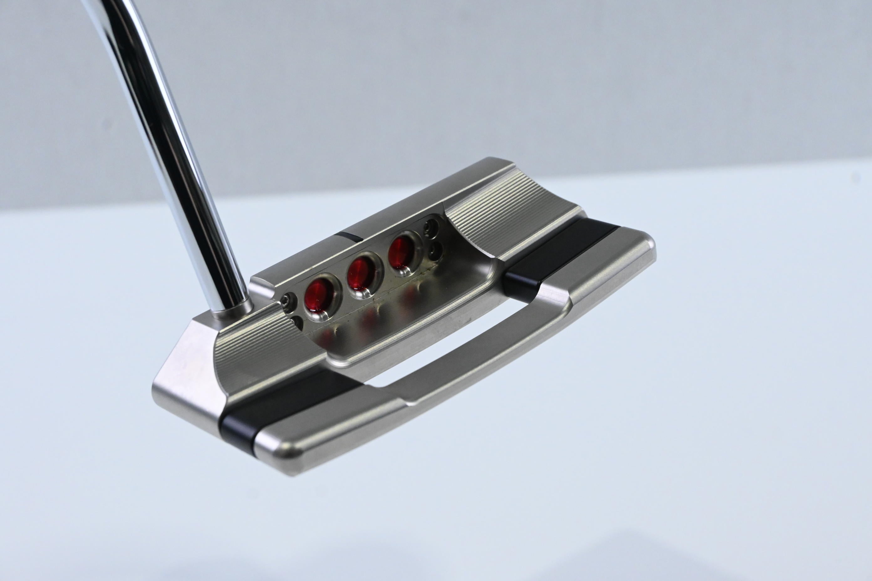 Scotty Cameron 2025 Studio Style Squareback Putter / 33 Inch