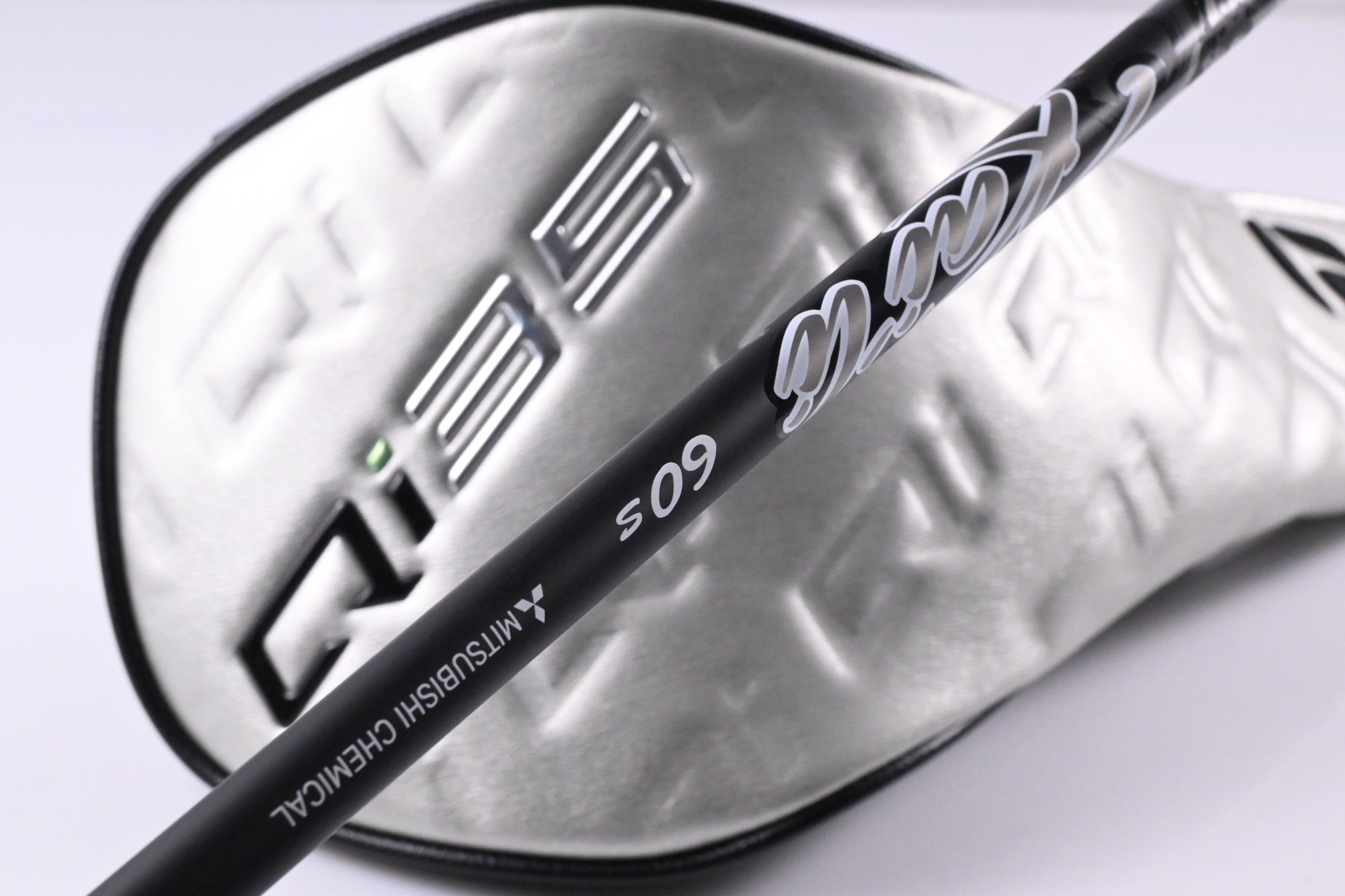 Taylormade Qi35 LS Driver / 9 Degree / Stiff Flex Kai'Li Dark Waves White 60