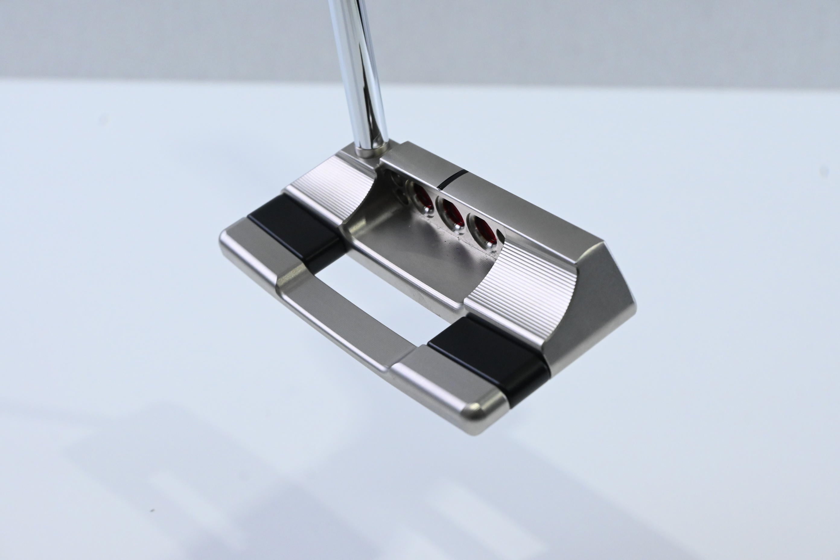 Scotty Cameron 2025 Studio Style Squareback Putter / 33 Inch