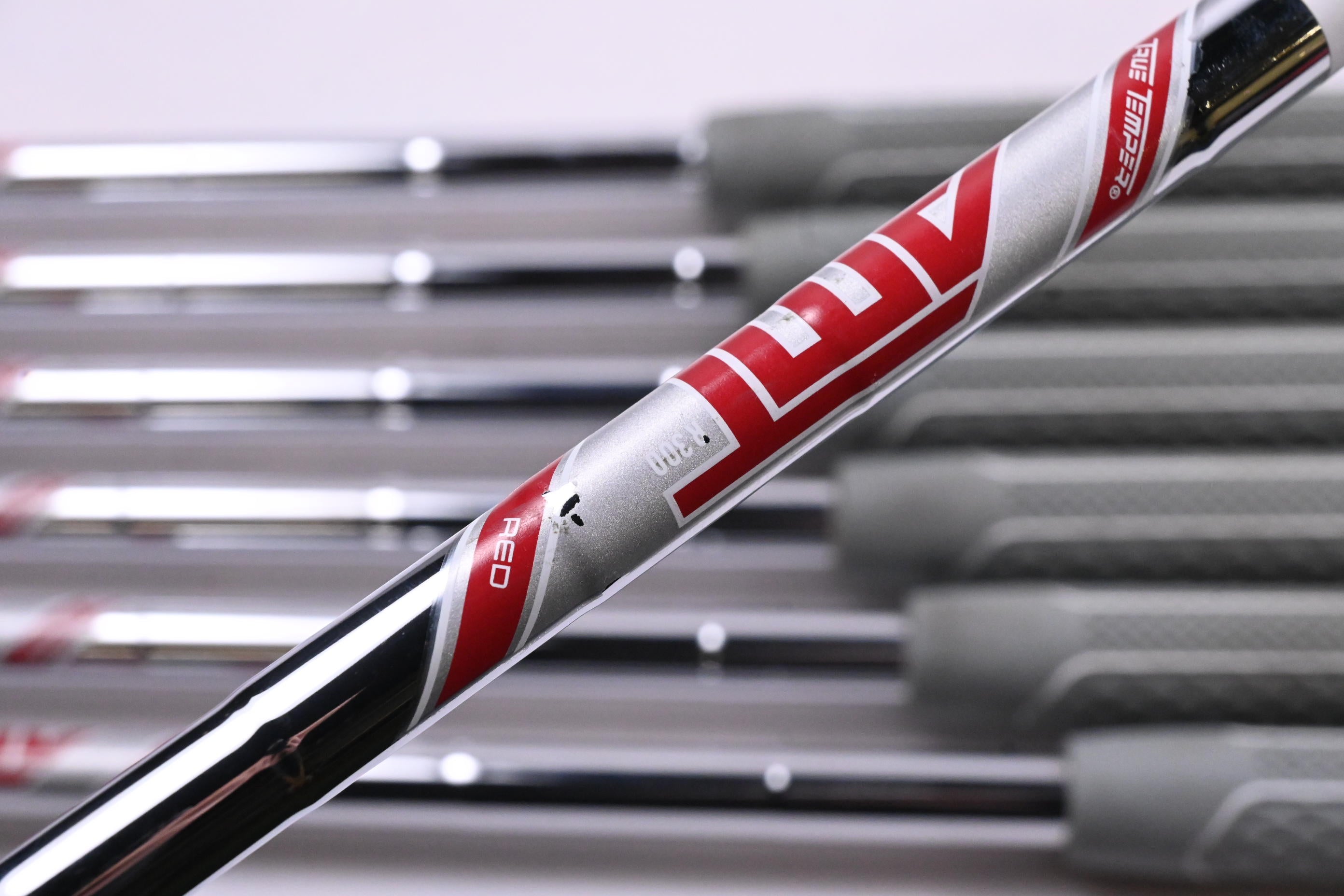 Titleist T350 Irons / 5-PW+48° / Regular Flex AMT Red R300 Shafts